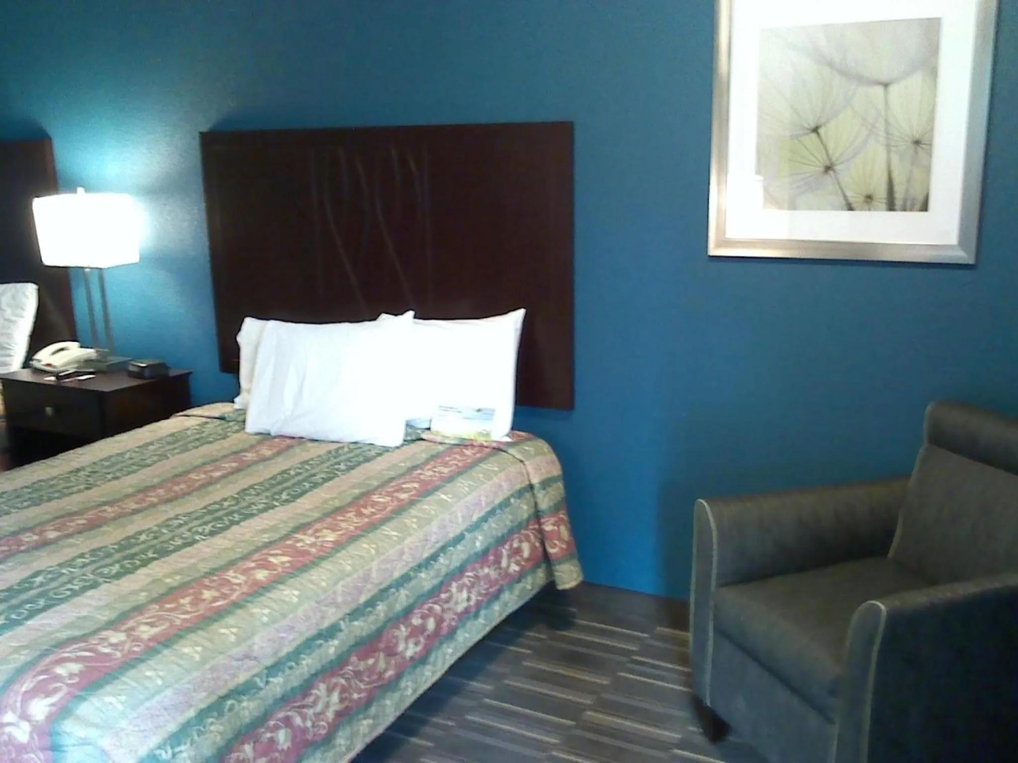 Decorative detail, Bed in Days Inn by Wyndham Snyder