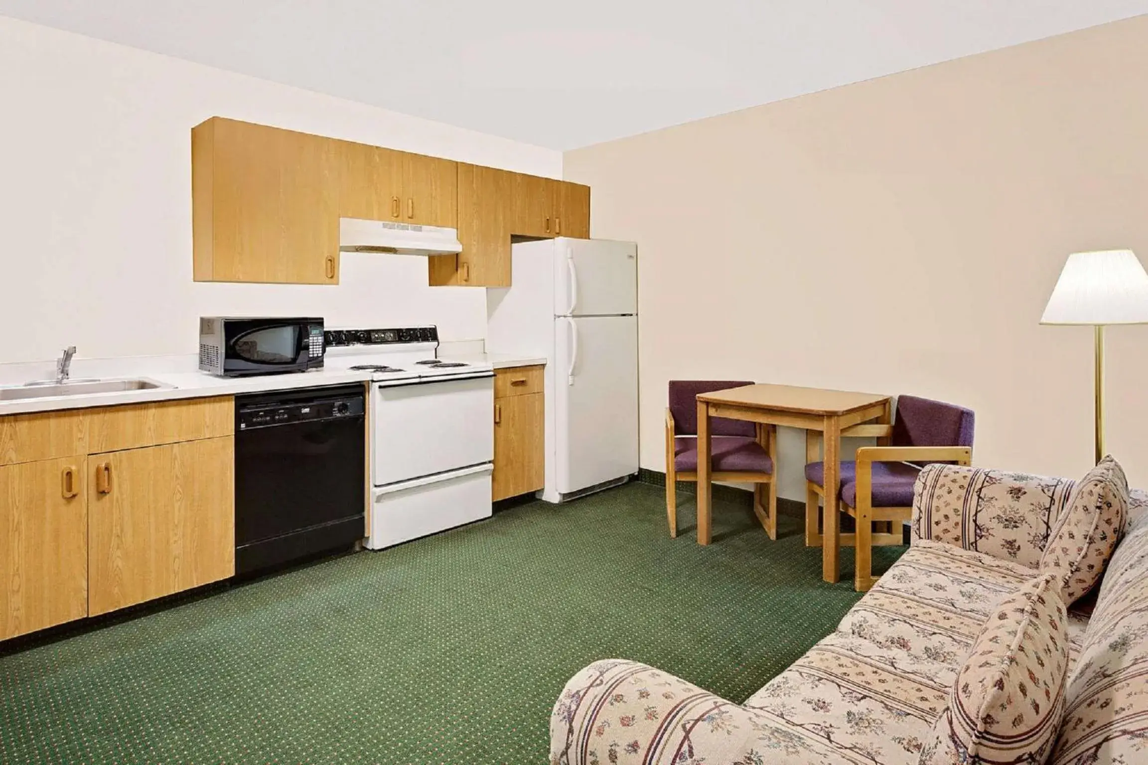 Bedroom in Super 8 by Wyndham Battle Mountain Bedroom in Super 8 by Wyndham Battle Mountain