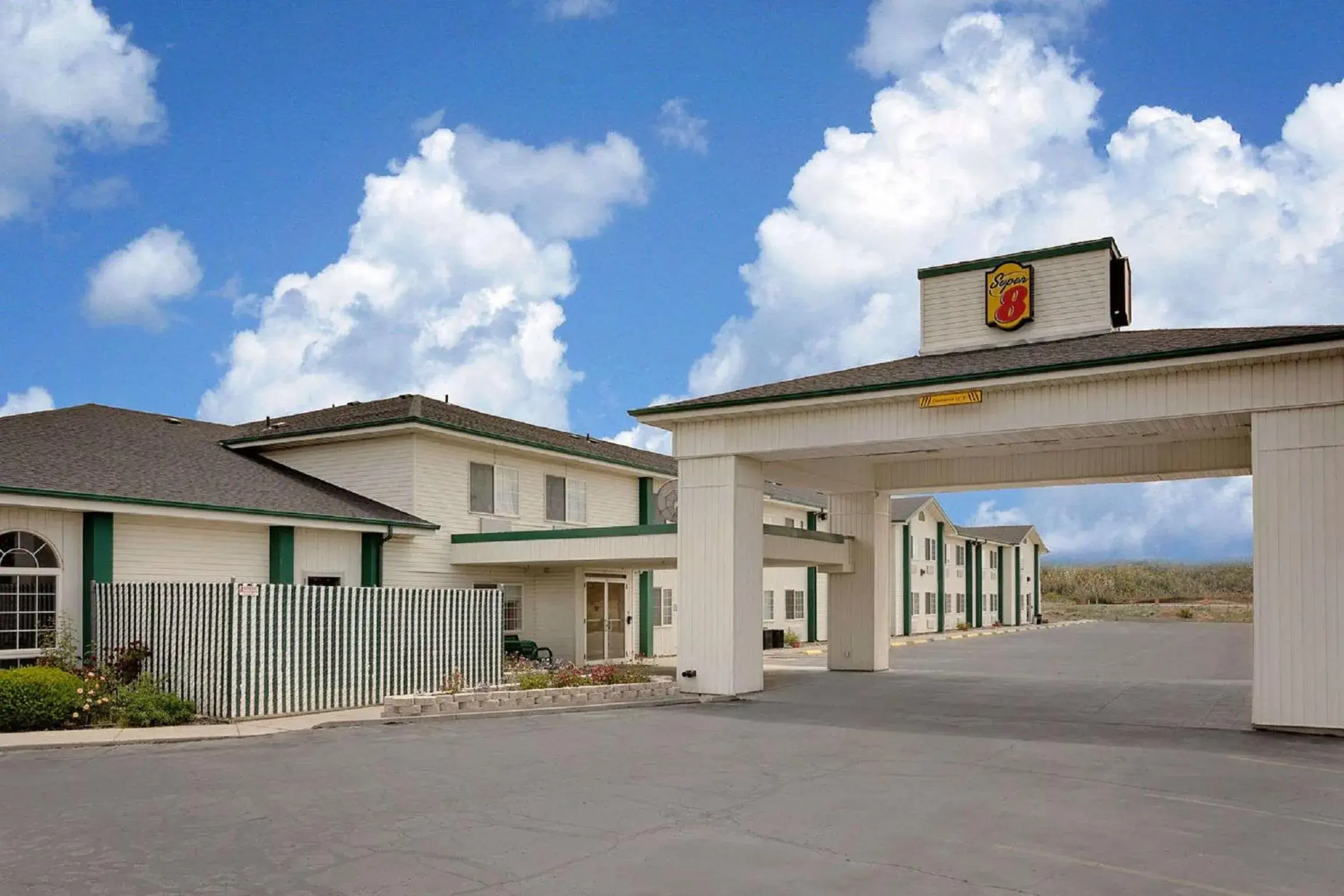 Facade/entrance in Super 8 by Wyndham Battle Mountain Facade/entrance in Super 8 by Wyndham Battle Mountain