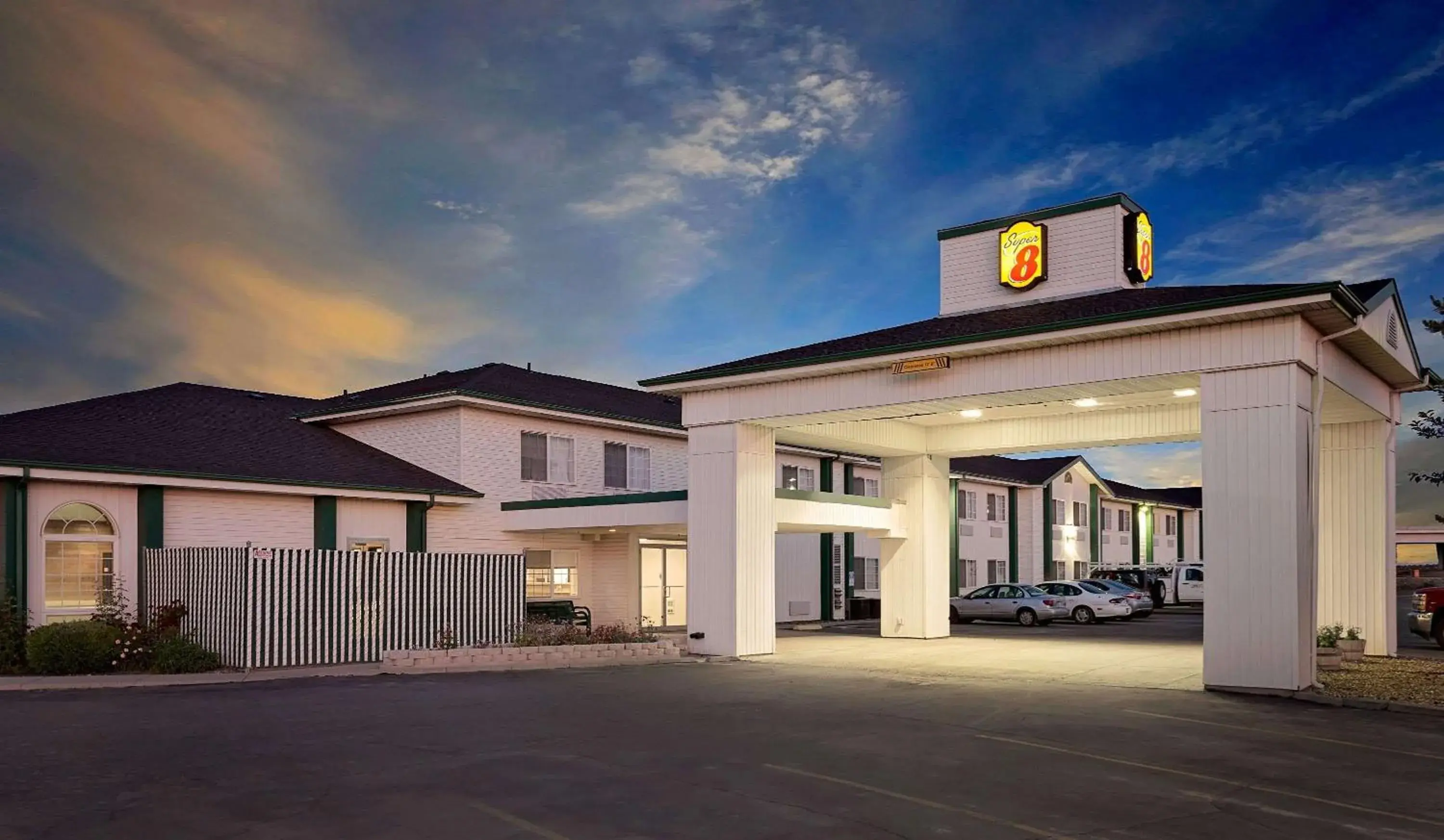 Property building in Super 8 by Wyndham Battle Mountain Property building in Super 8 by Wyndham Battle Mountain