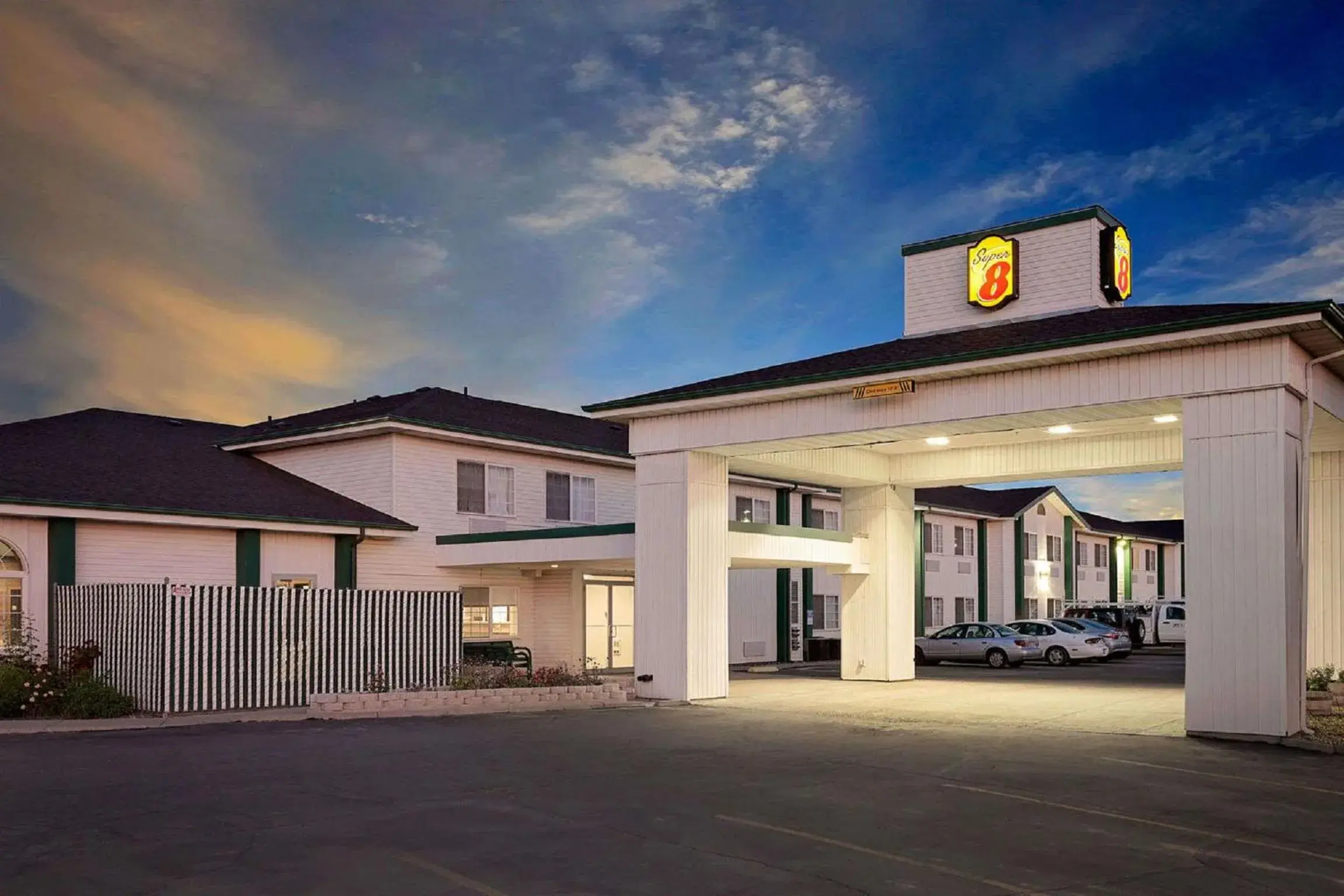 Facade/entrance in Super 8 by Wyndham Battle Mountain Facade/entrance in Super 8 by Wyndham Battle Mountain