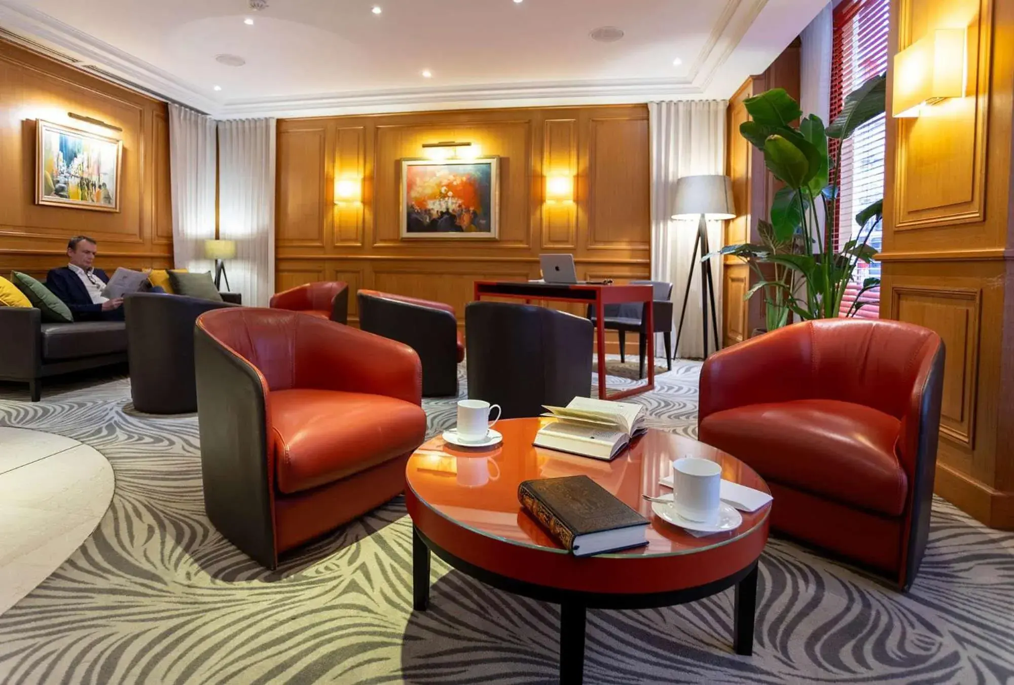 Living room in Hotel Etats Unis Opera Living room in Hotel Etats Unis Opera