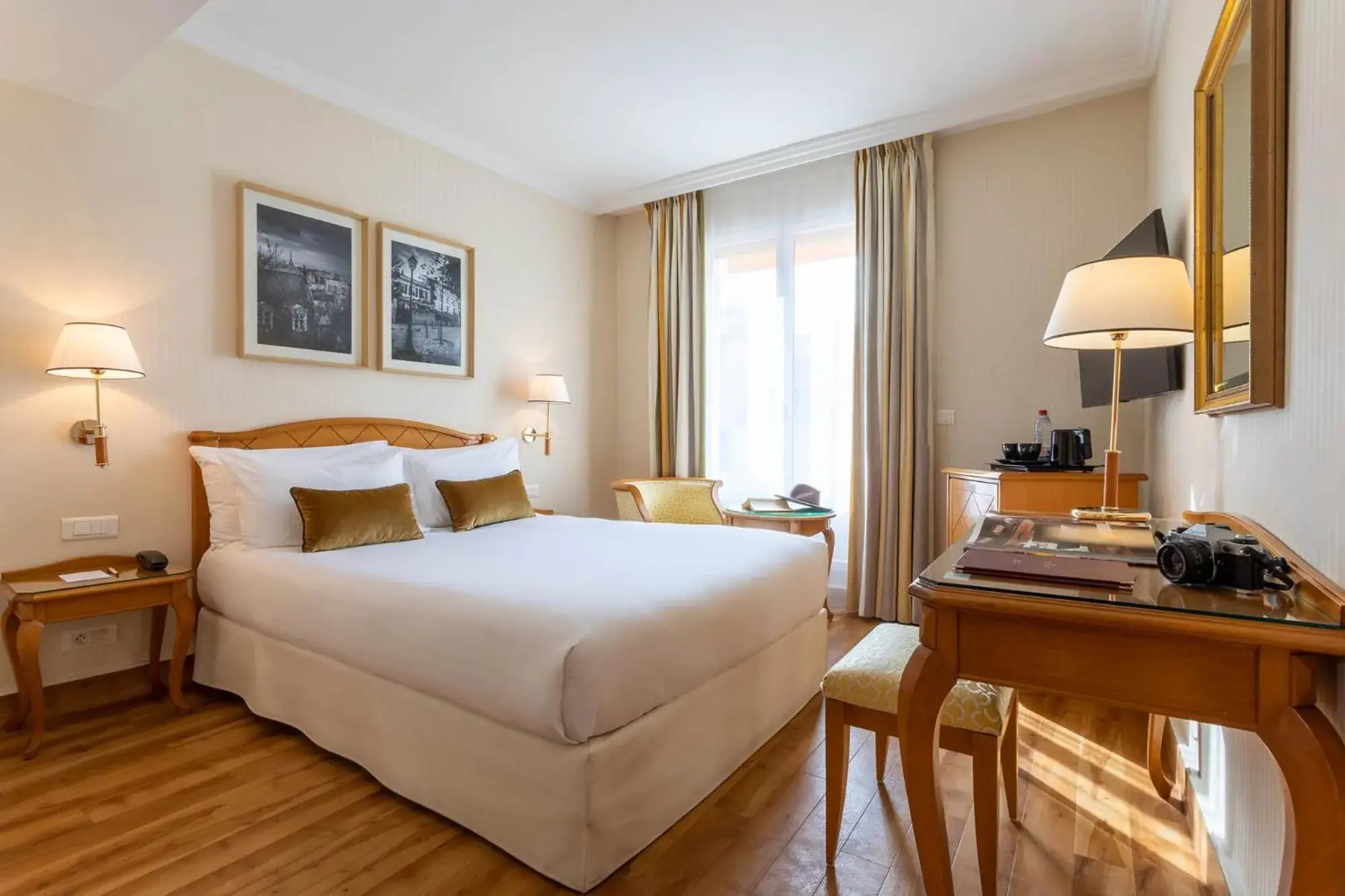 Bed in Hotel Etats Unis Opera Bed in Hotel Etats Unis Opera