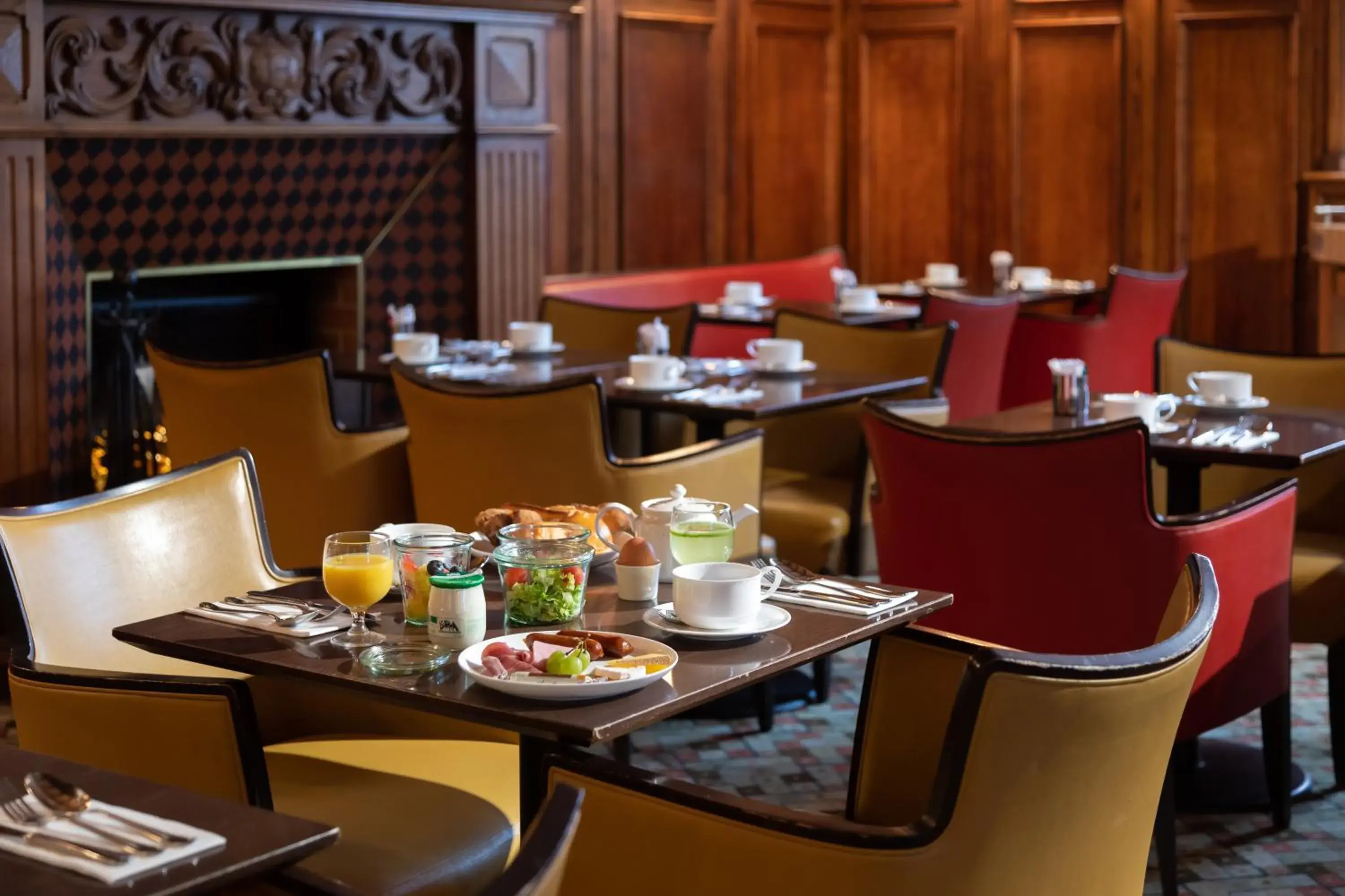 Restaurant/places to eat in Hotel Etats Unis Opera Restaurant/places to eat in Hotel Etats Unis Opera