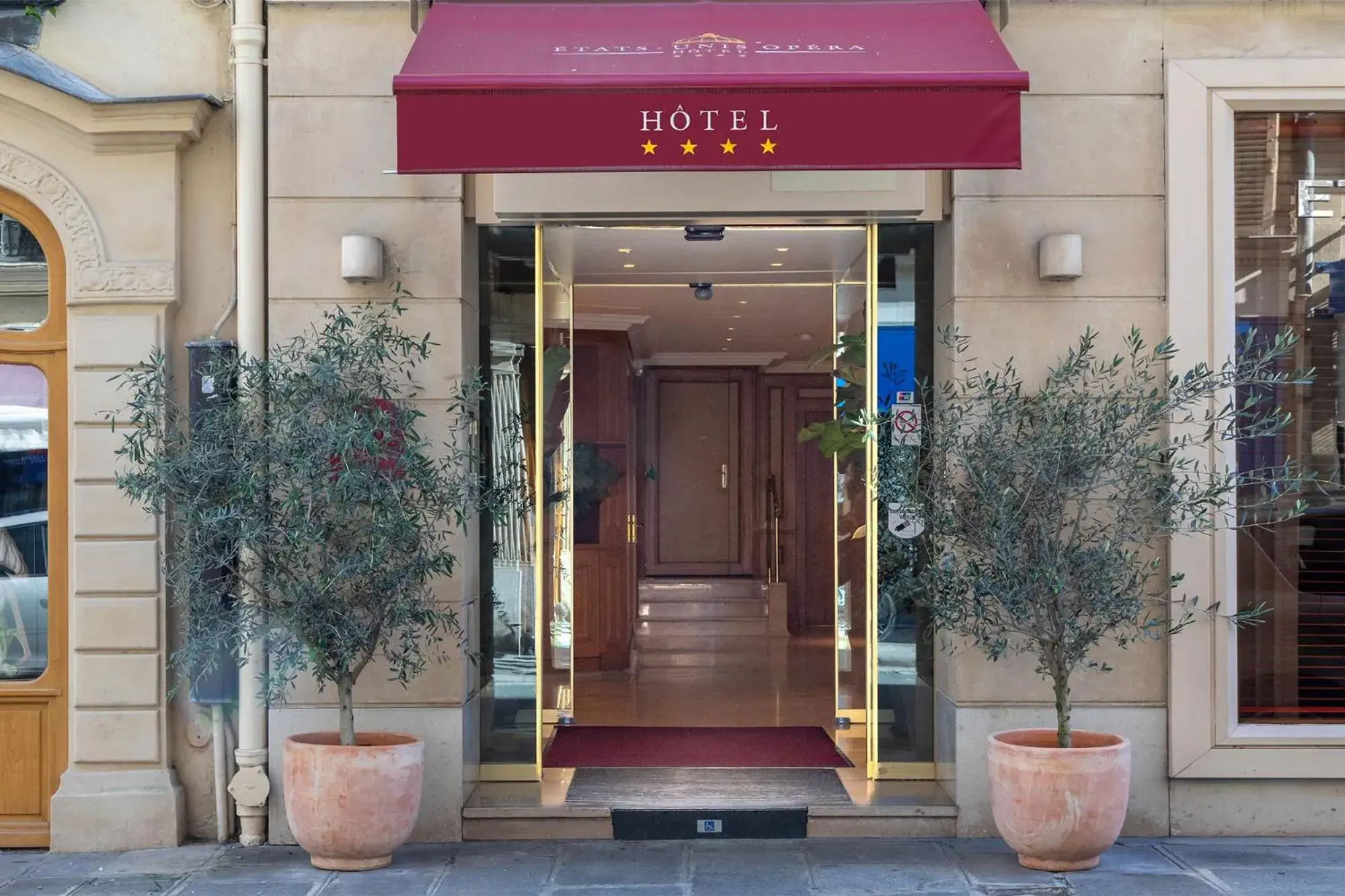 Facade/entrance in Hotel Etats Unis Opera Facade/entrance in Hotel Etats Unis Opera