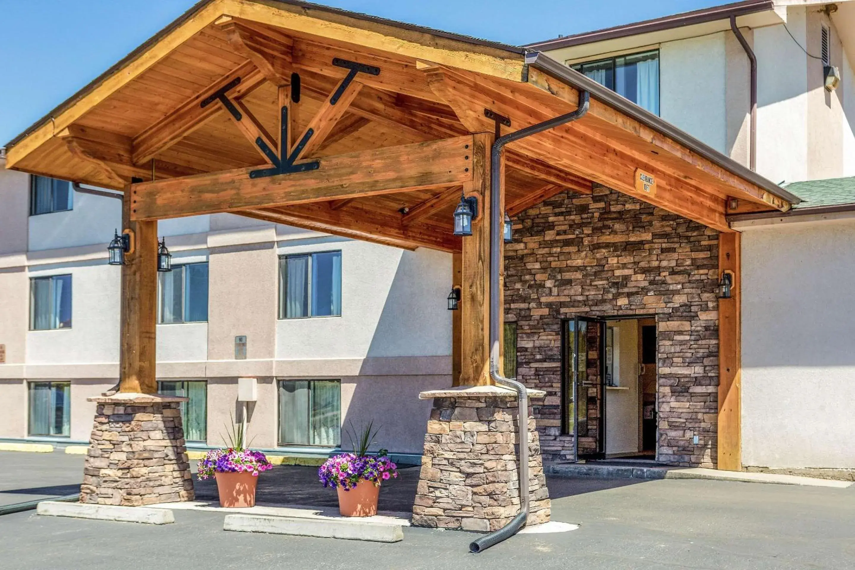 Property building in Rodeway Inn Property building in Rodeway Inn