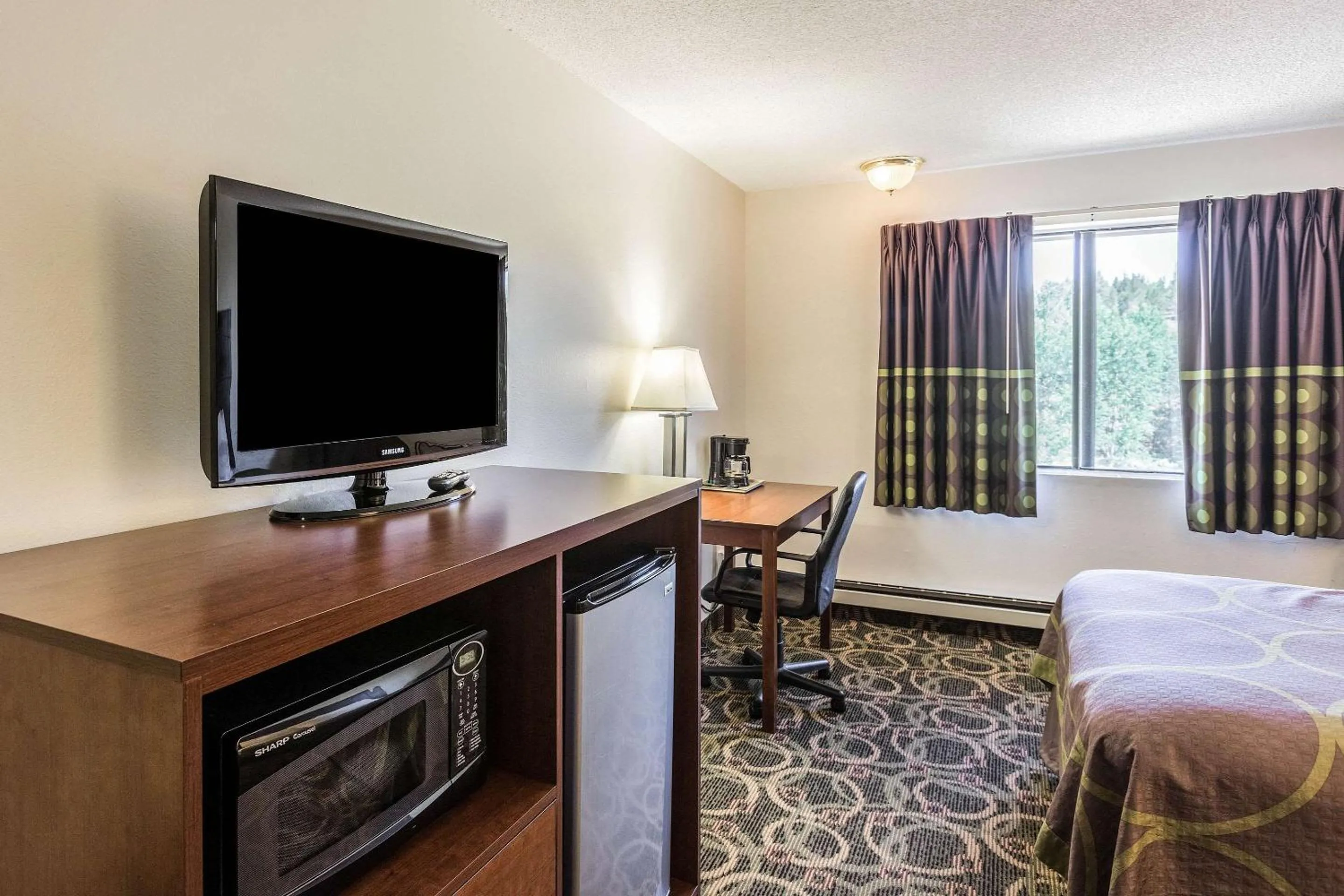 Photo of the whole room, Bed in Rodeway Inn