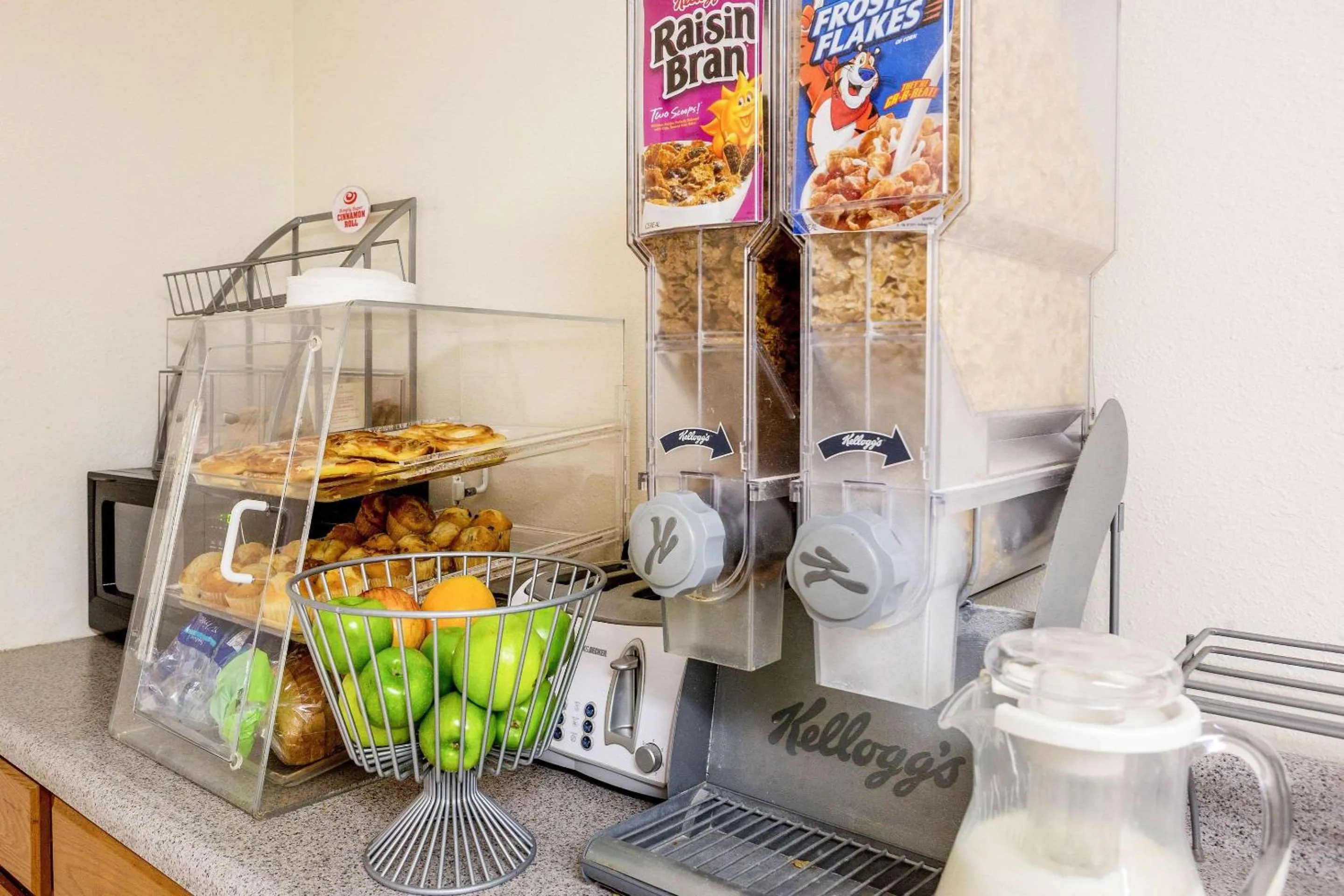 Restaurant/places to eat in Rodeway Inn