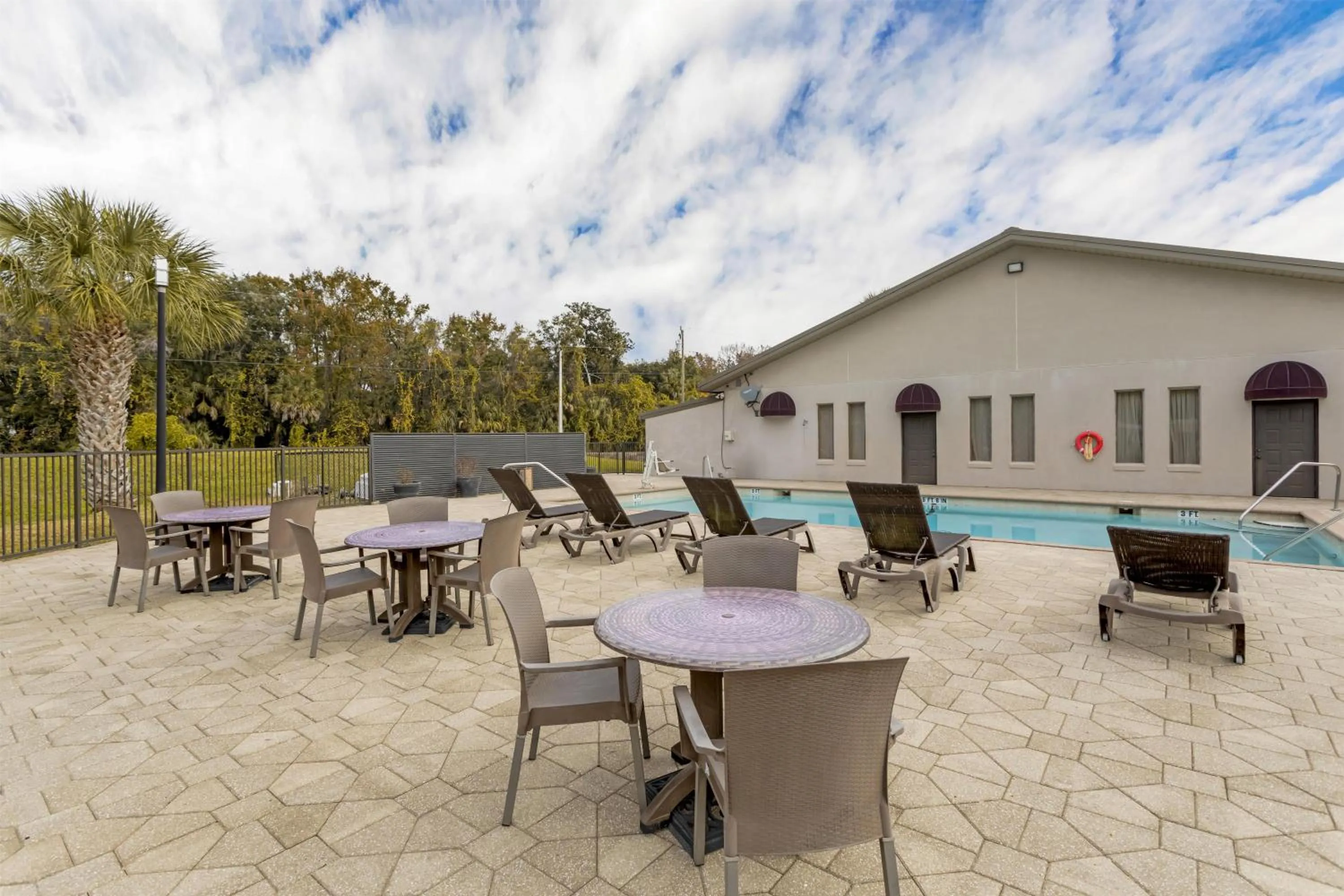 Pool view in Best Western Inn Of Palatka