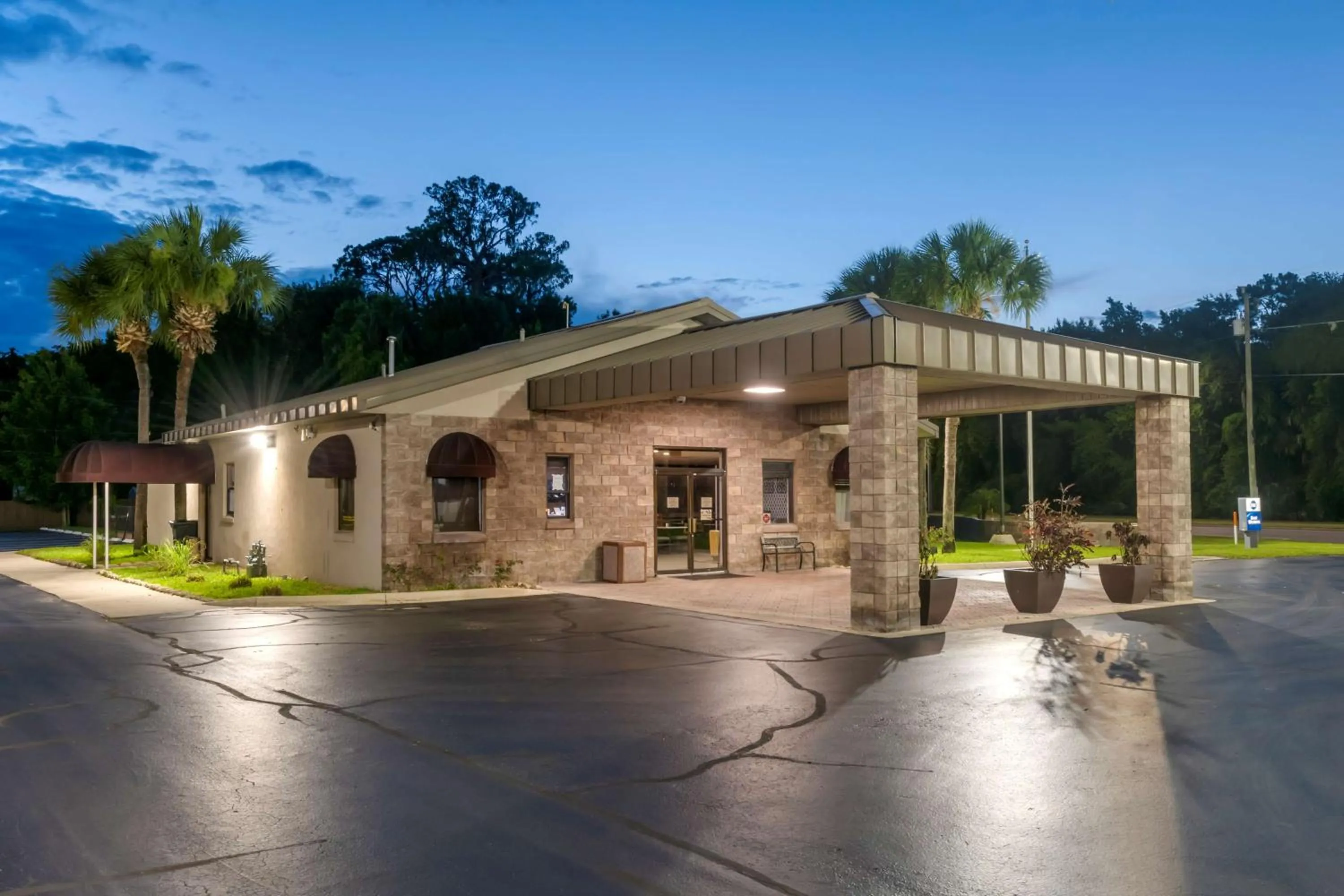 Property building in Best Western Inn Of Palatka