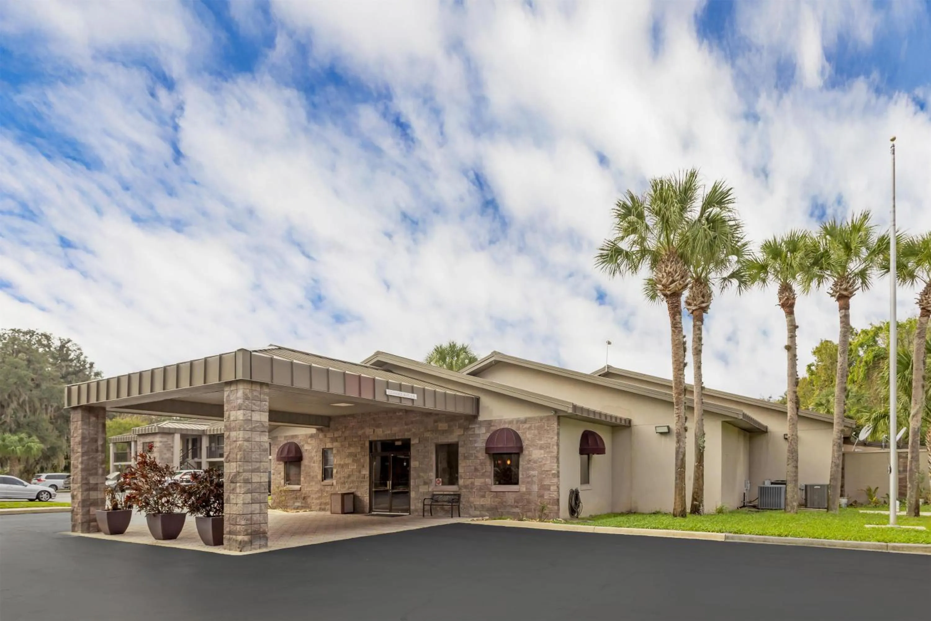 Property building in Best Western Inn Of Palatka