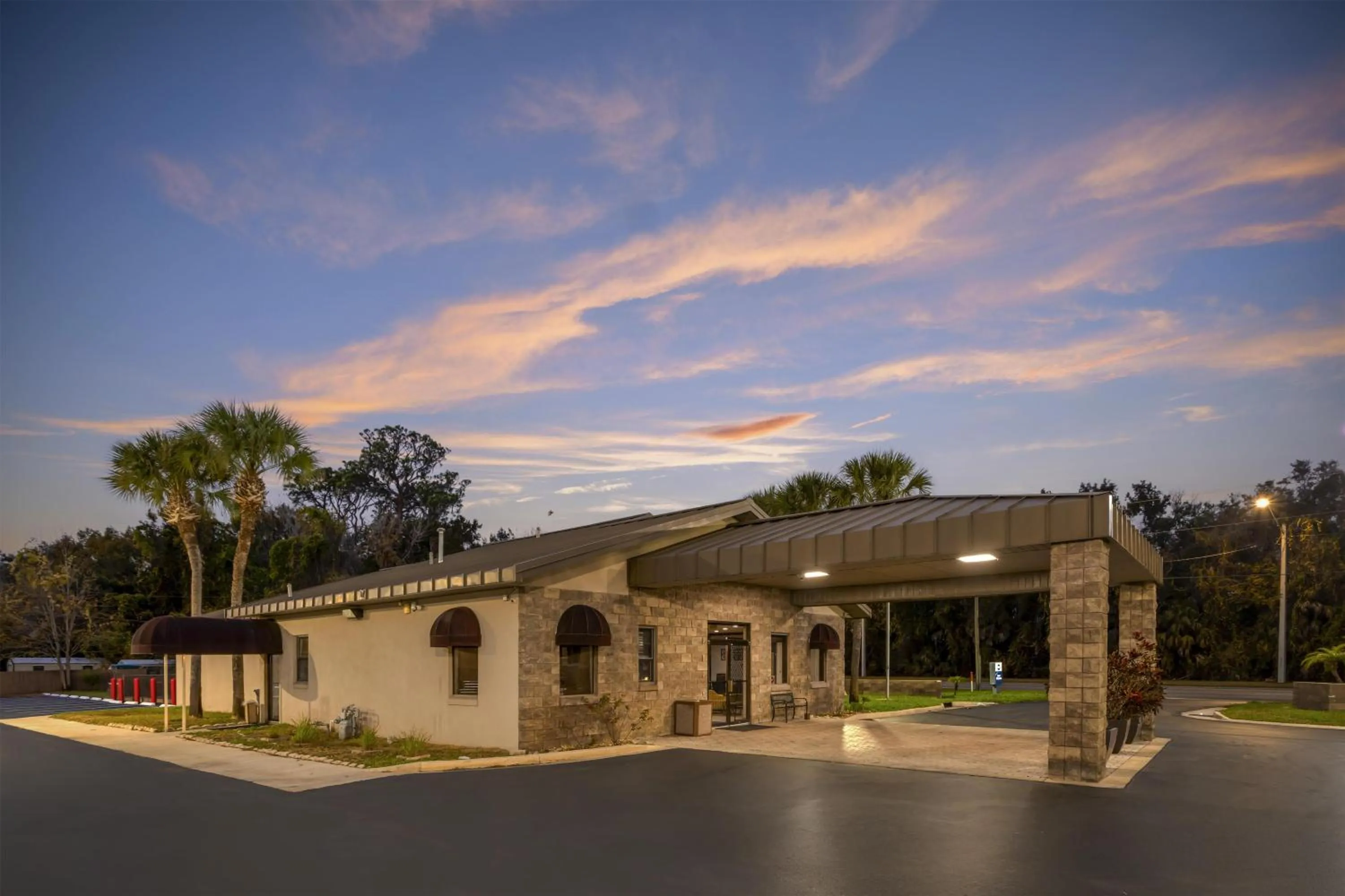 Property building in Best Western Inn Of Palatka