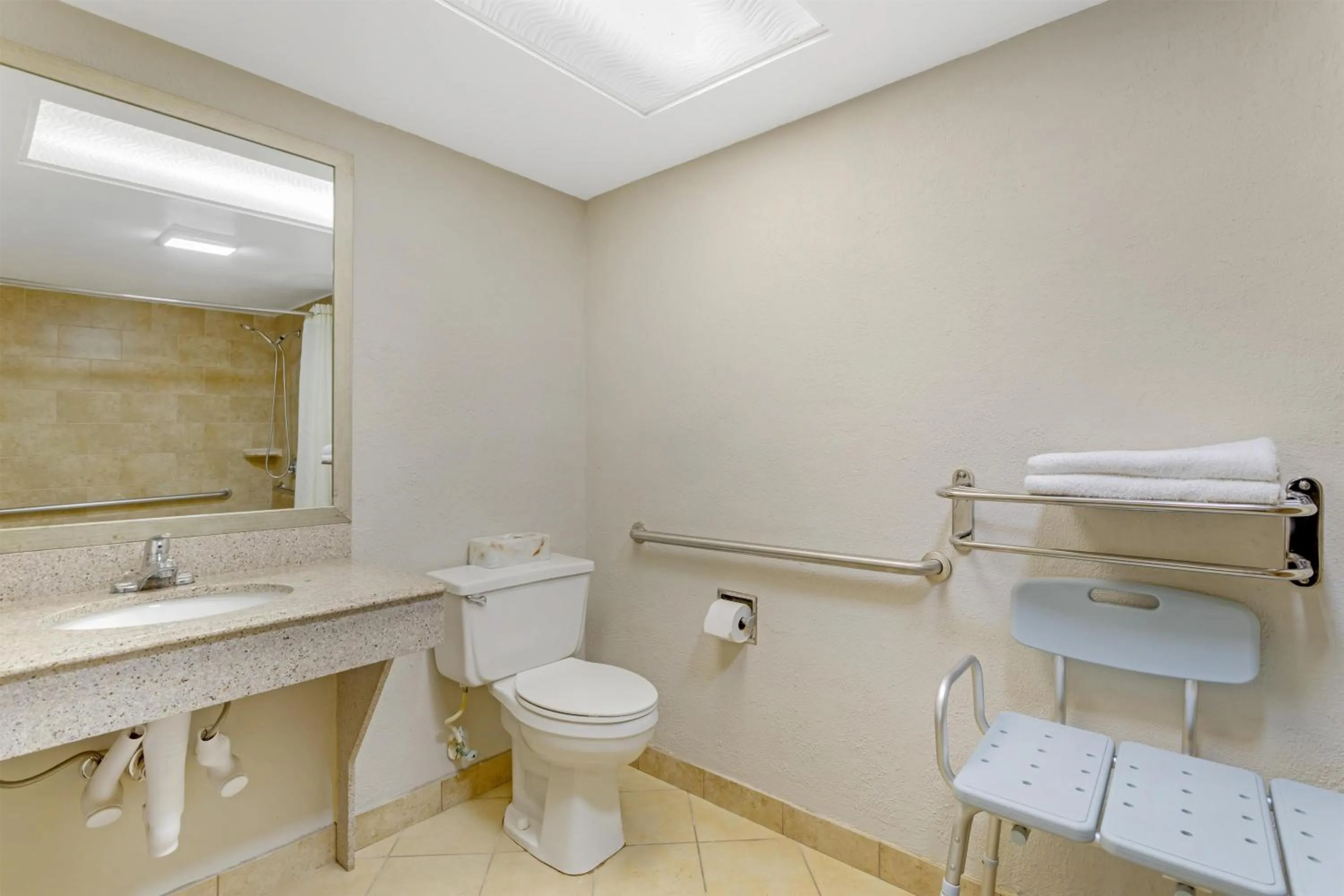 Bathroom in Best Western Inn Of Palatka