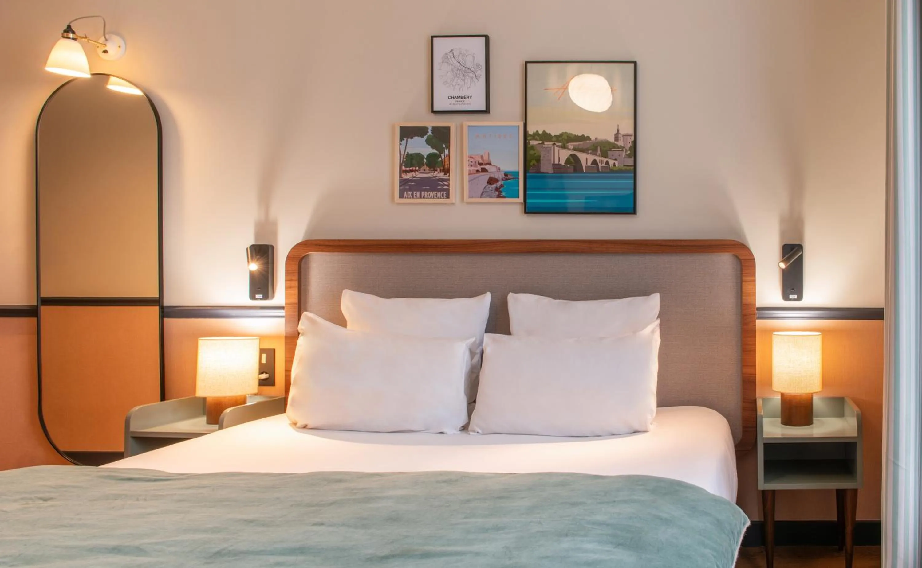 Bedroom, Bed in Hotel Terminus Lyon