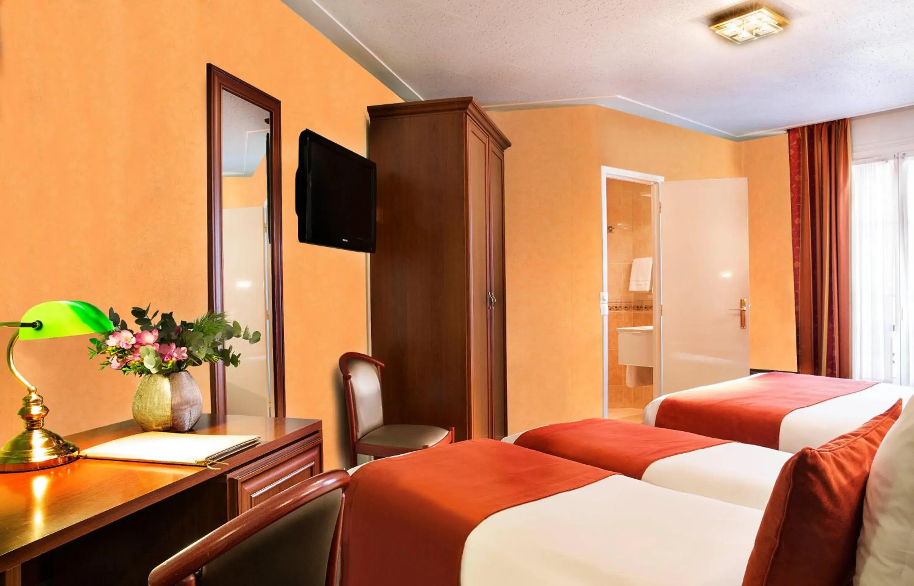 Photo of the whole room, Bed in Hotel Terminus Lyon Photo of the whole room, Bed in Hotel Terminus Lyon