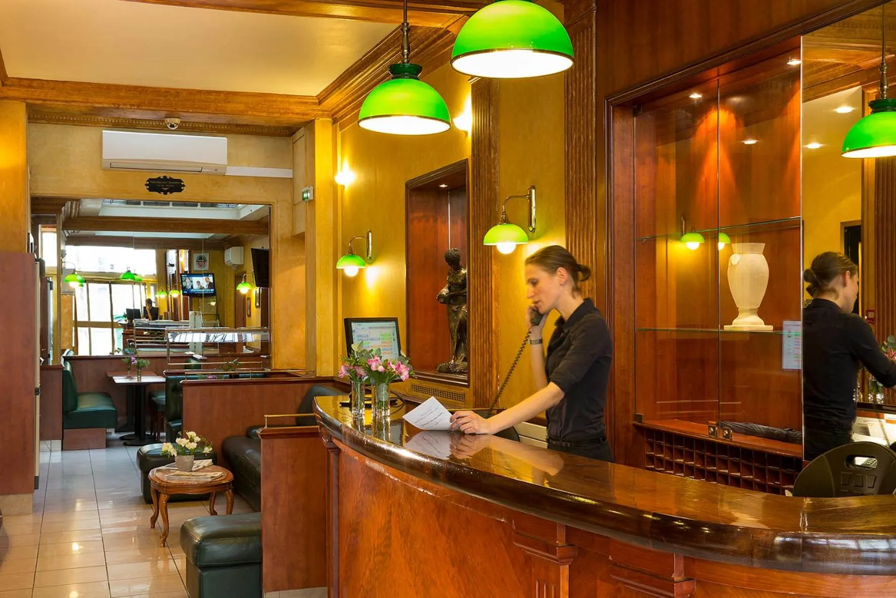 Lobby or reception in Hotel Terminus Lyon