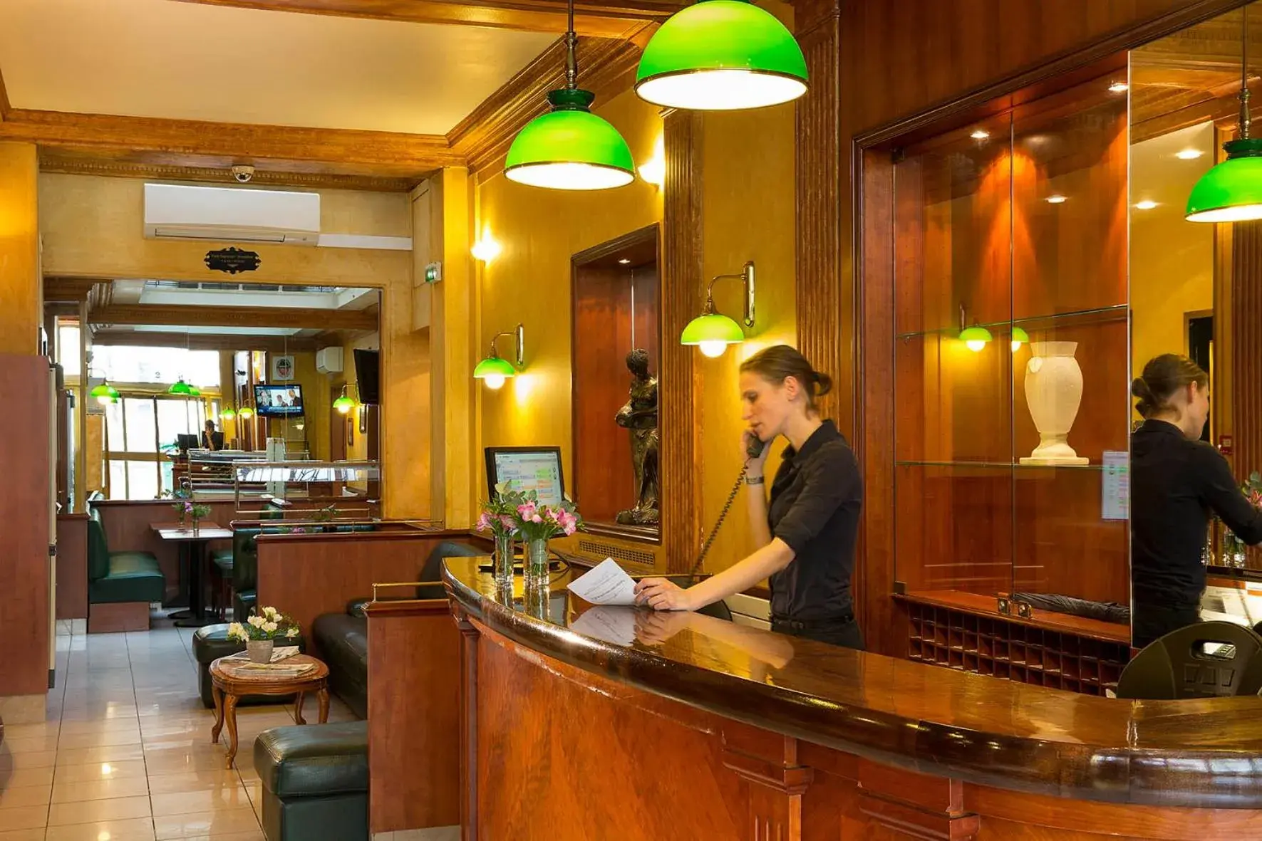 Lobby or reception in Hotel Terminus Lyon Lobby or reception in Hotel Terminus Lyon