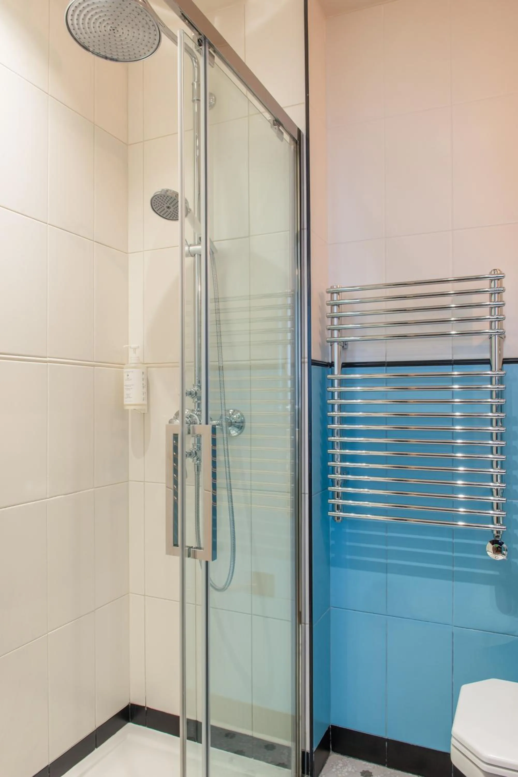 Bathroom in Hotel Terminus Lyon