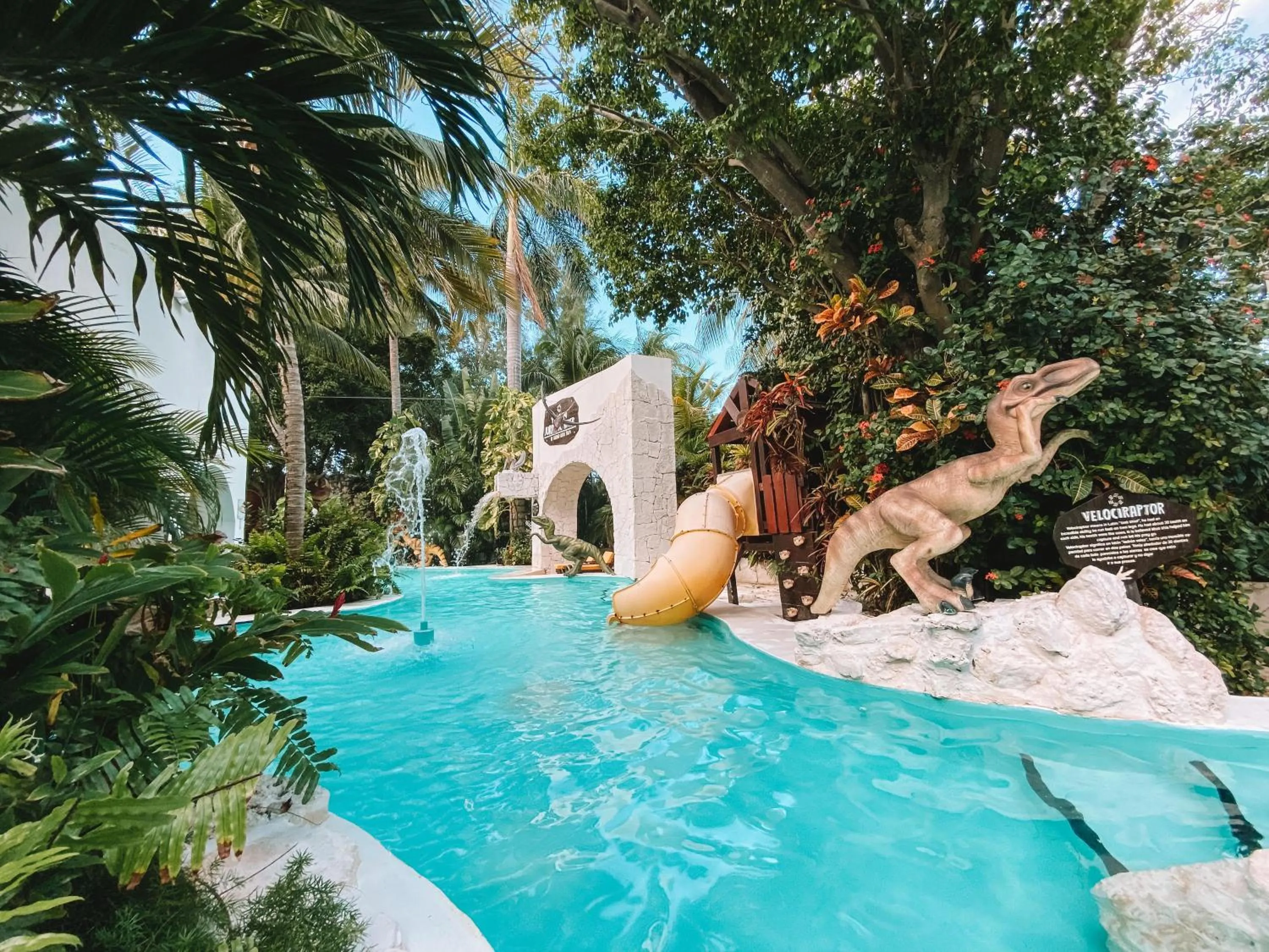 Swimming pool in The Sens Cancun by Oasis - All Inclusive