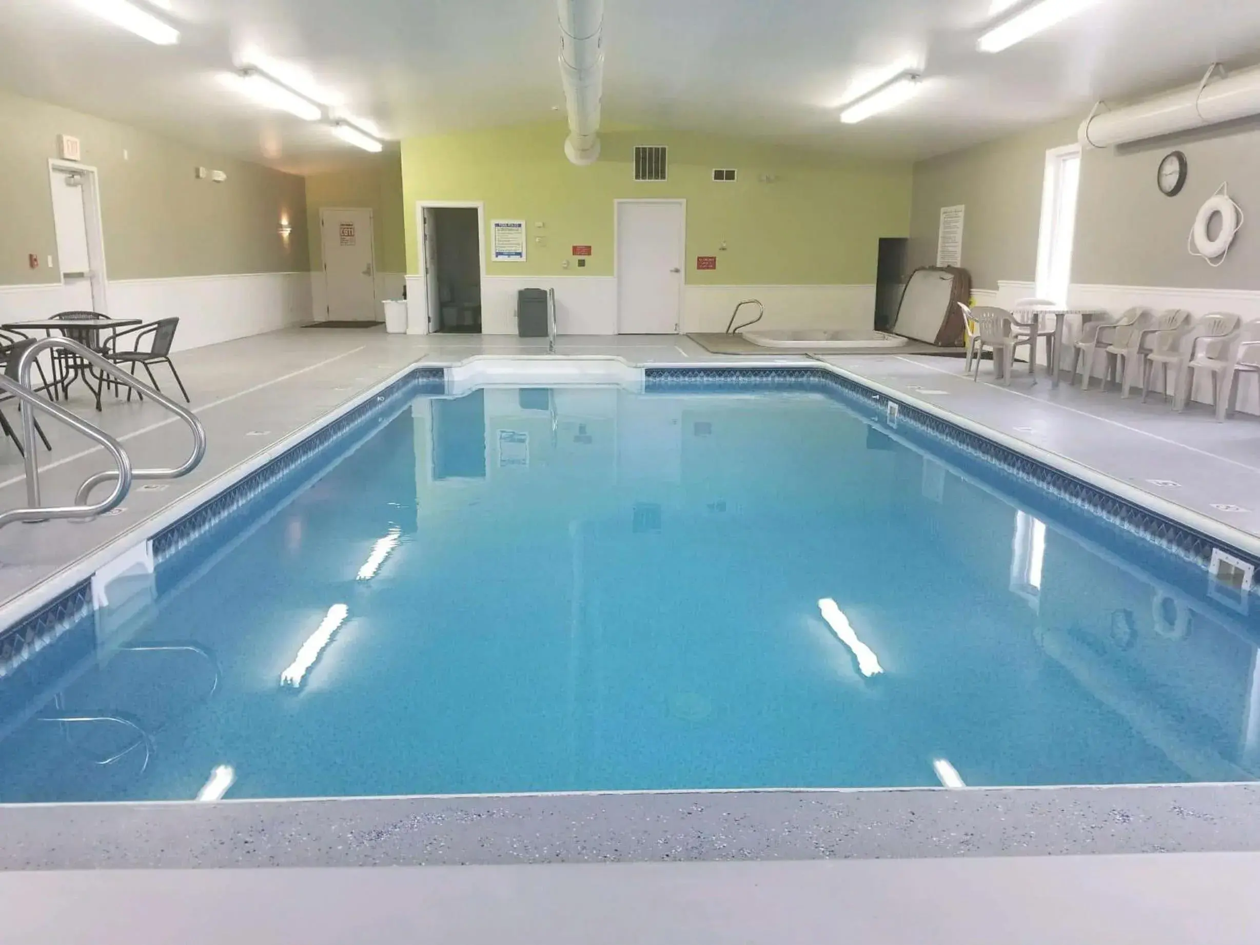 Activities, Swimming Pool in FairBridge Inn & Suites Williston