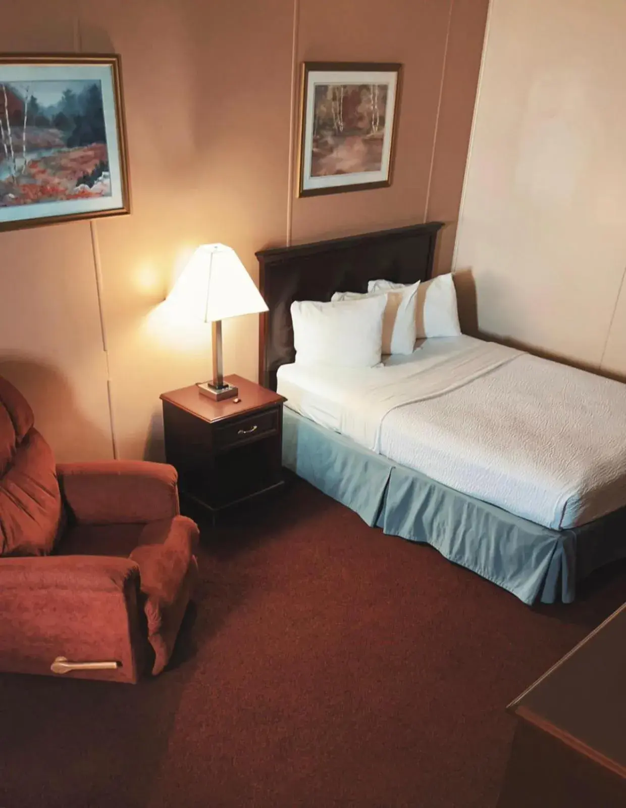 Bedroom, Bed in FairBridge Inn & Suites Williston