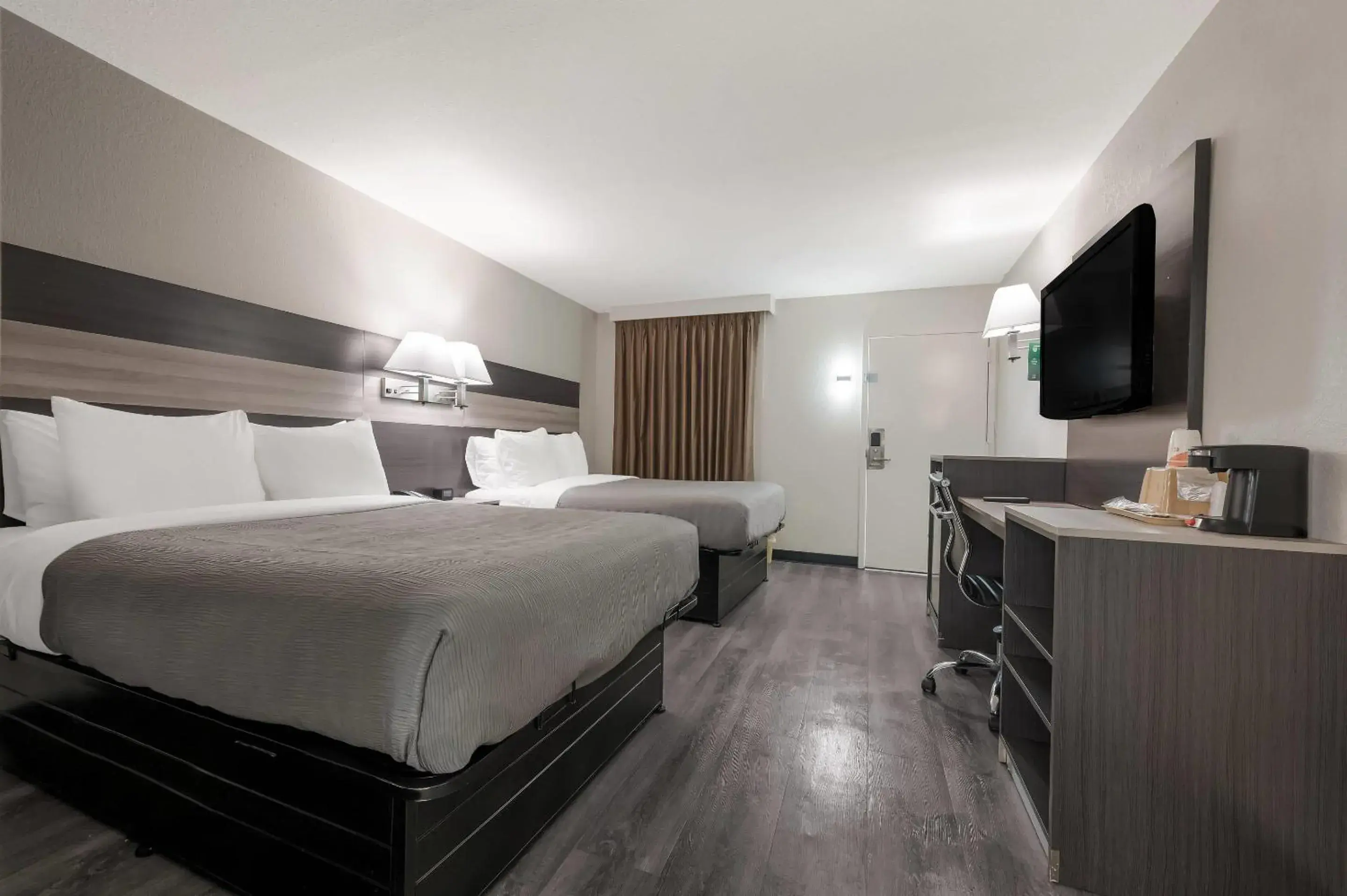 Bedroom, Bed in Quality Inn Gadsden - Attalla Bedroom, Bed in Quality Inn Gadsden - Attalla