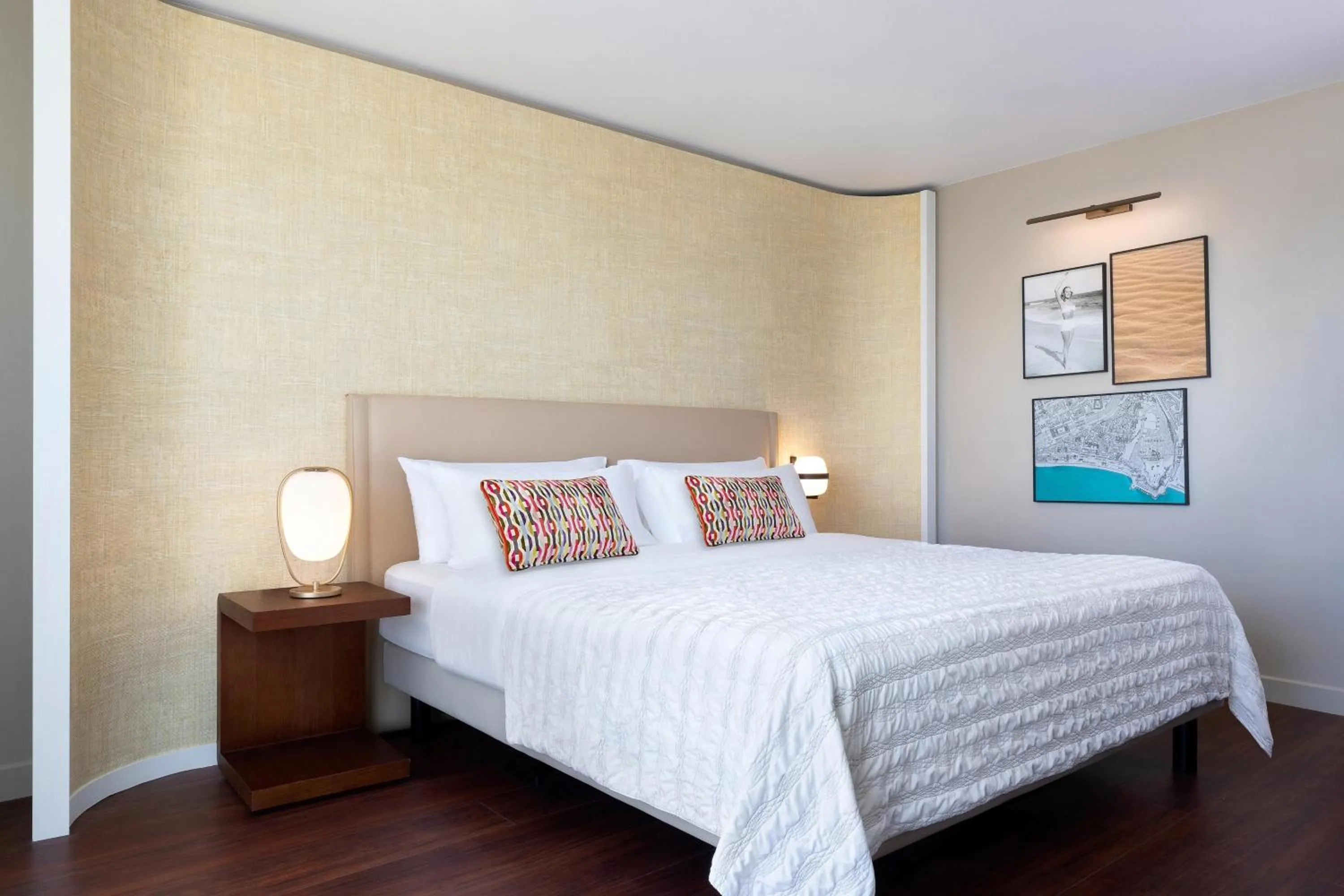 Photo of the whole room, Bed in Le Meridien Nice