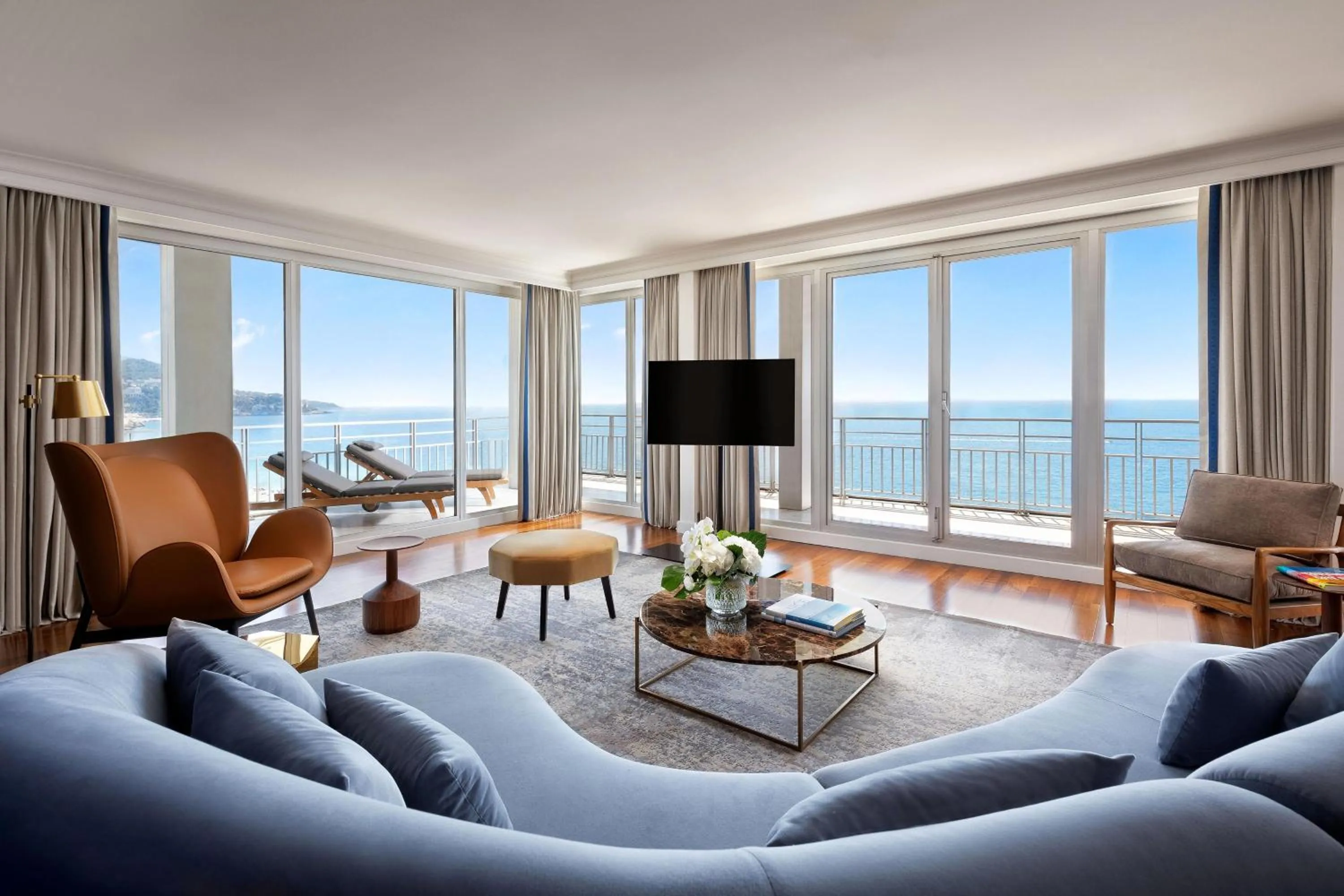 Living room in Le Meridien Nice