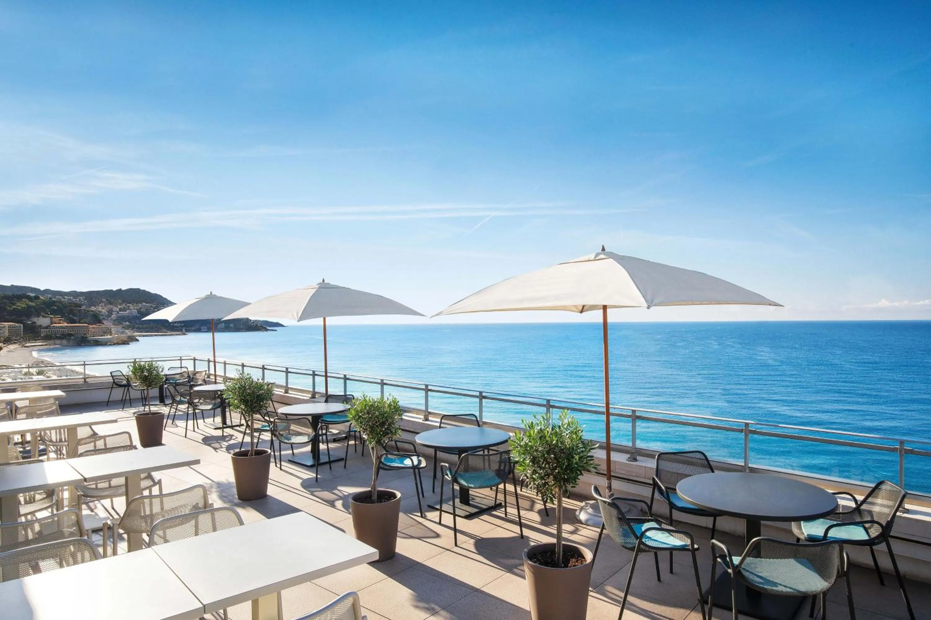Restaurant/places to eat in Le Meridien Nice