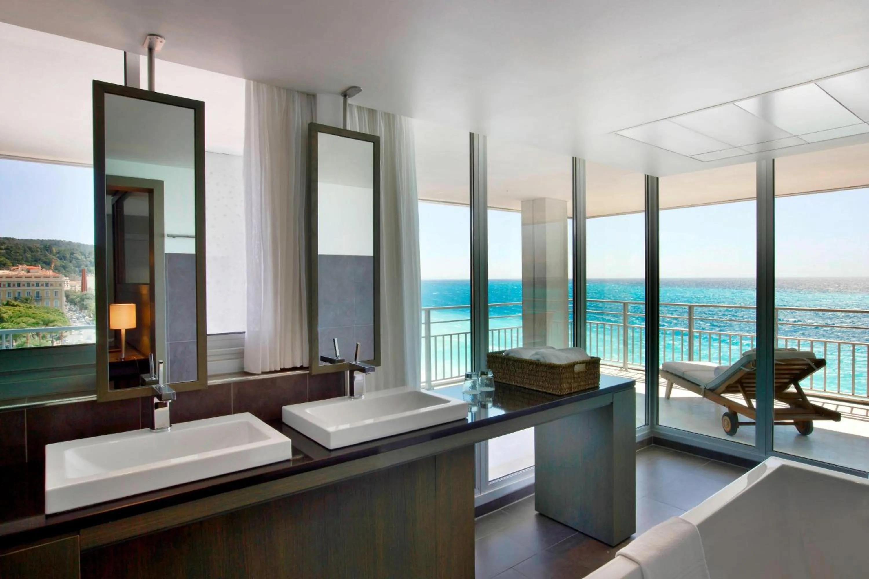 Bathroom in Le Meridien Nice