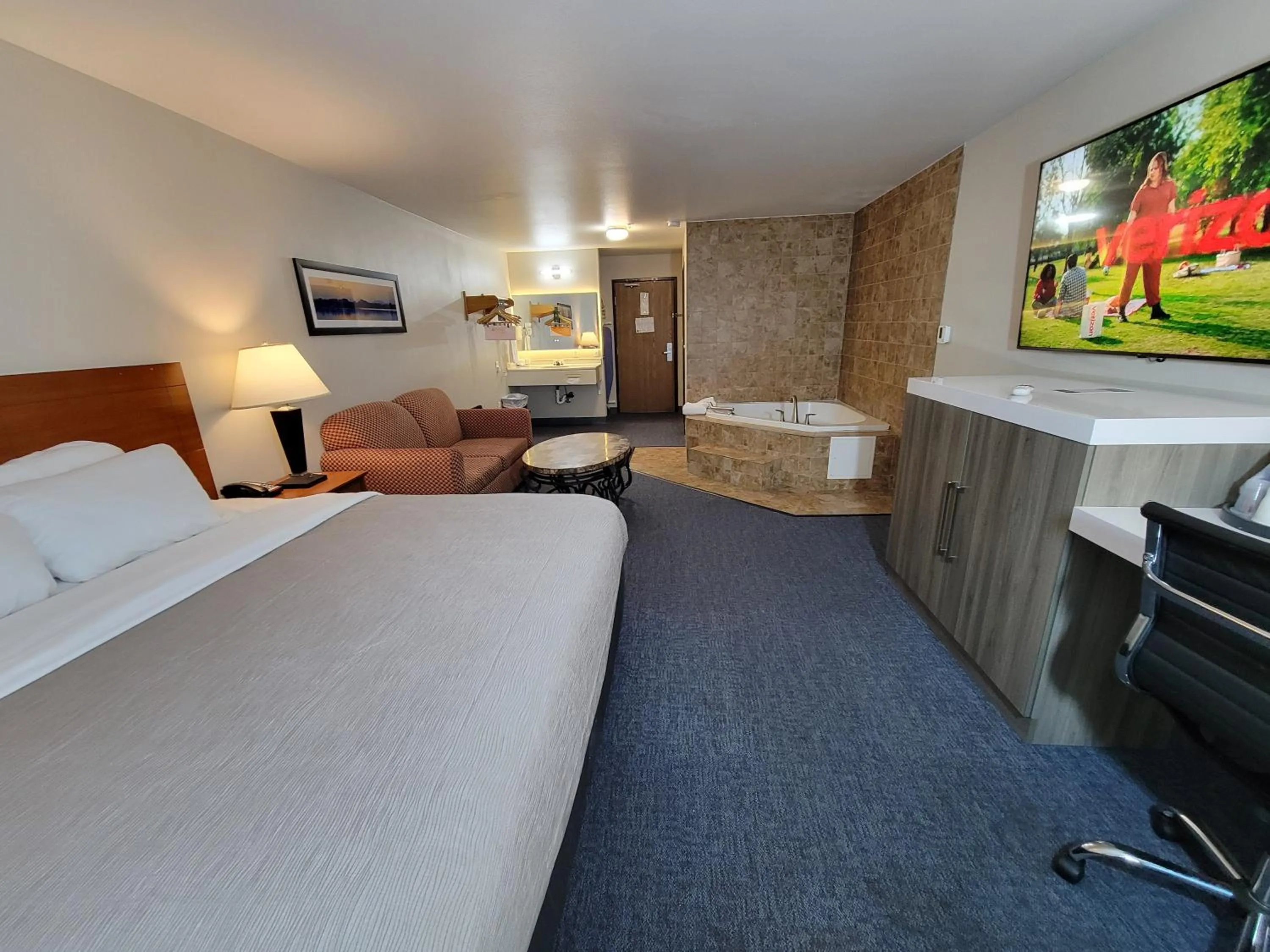 Photo of the whole room, Bed in Quality Inn Port Orchard