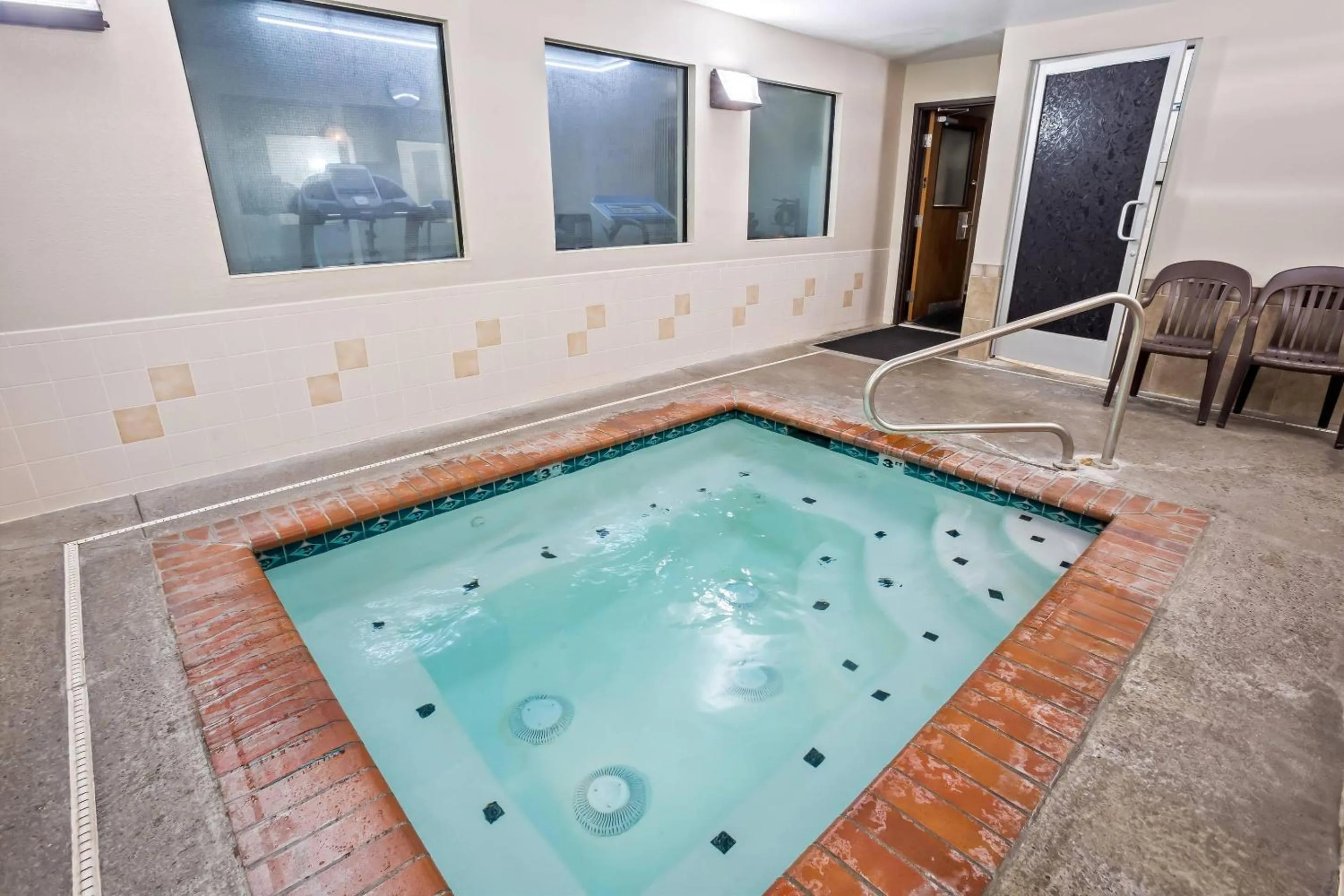Swimming pool in Quality Inn Port Orchard