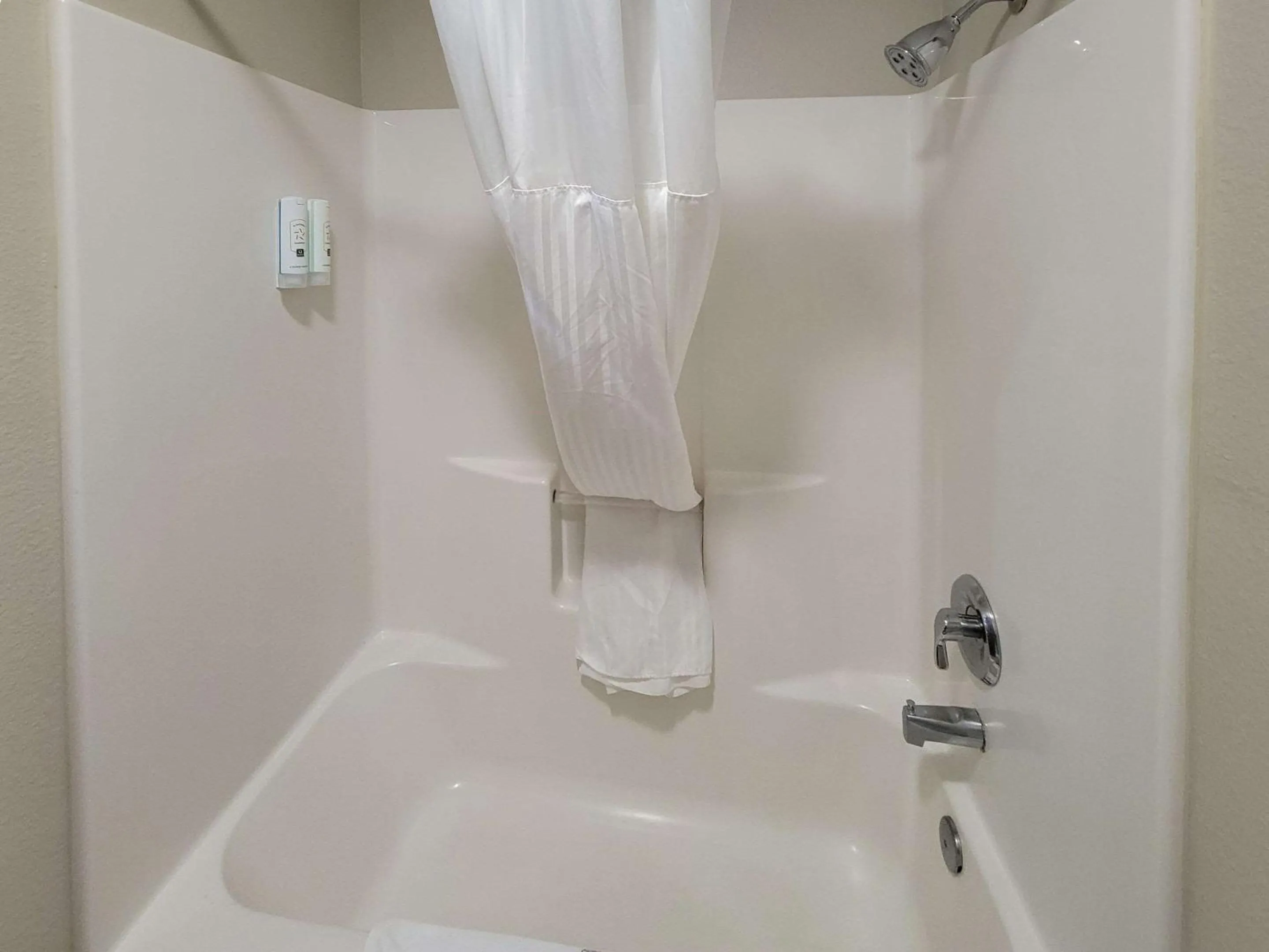 Bedroom in Quality Inn Port Orchard