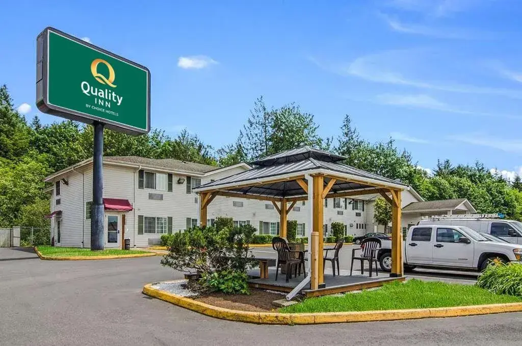Property building in Quality Inn Port Orchard Property building in Quality Inn Port Orchard