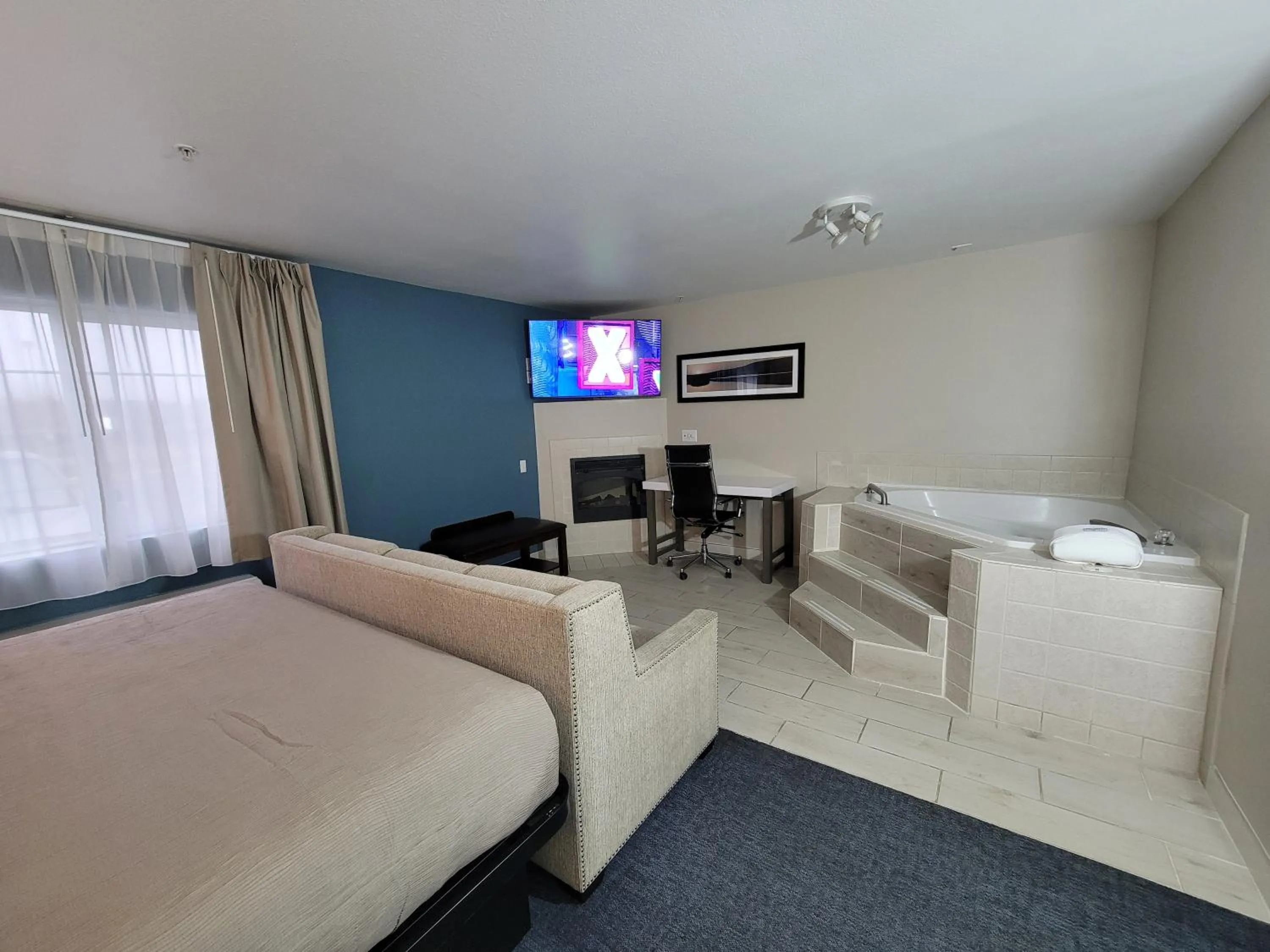 Photo of the whole room, Bed in Quality Inn Port Orchard