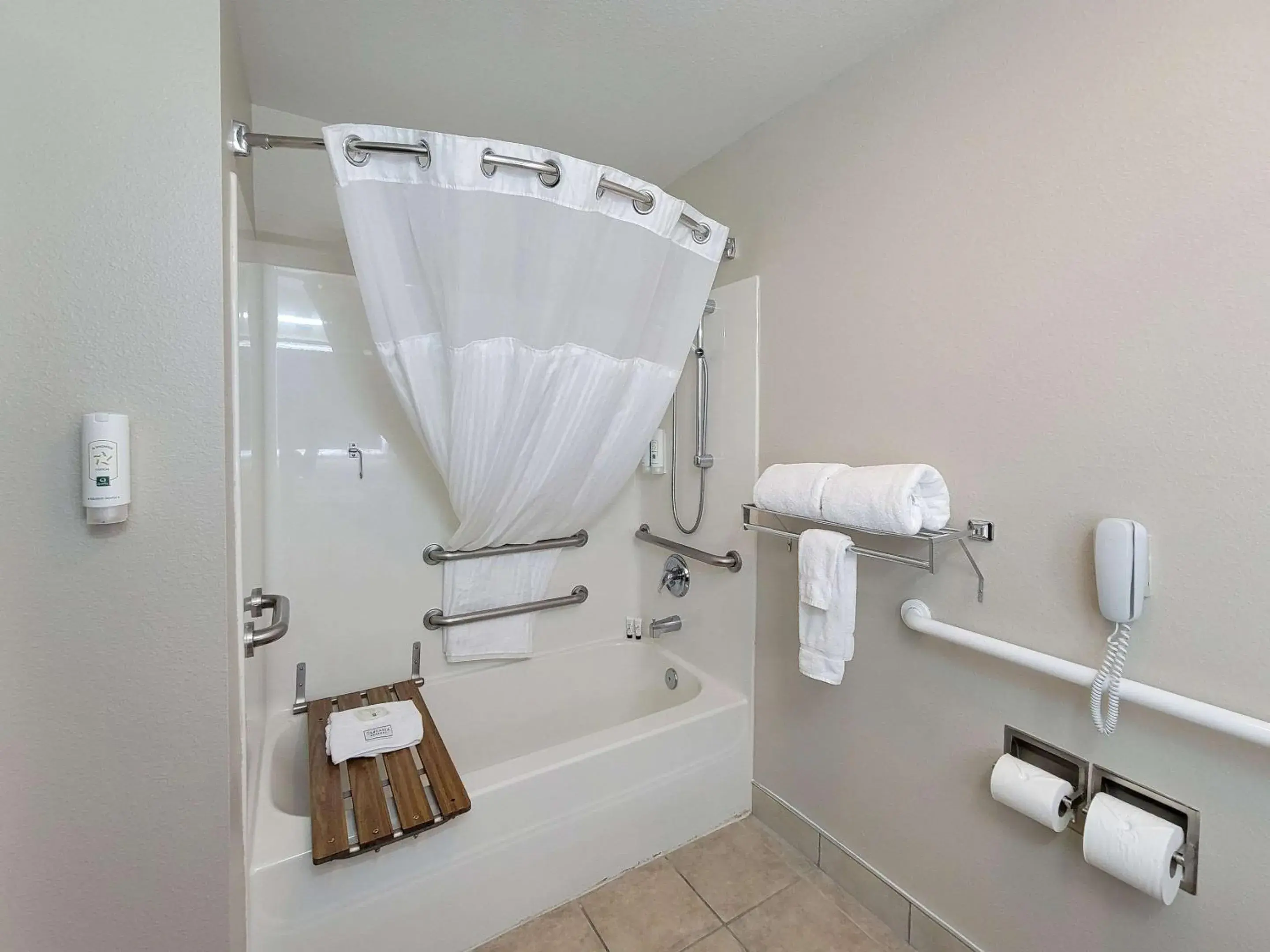 Bedroom in Quality Inn Port Orchard Bedroom in Quality Inn Port Orchard