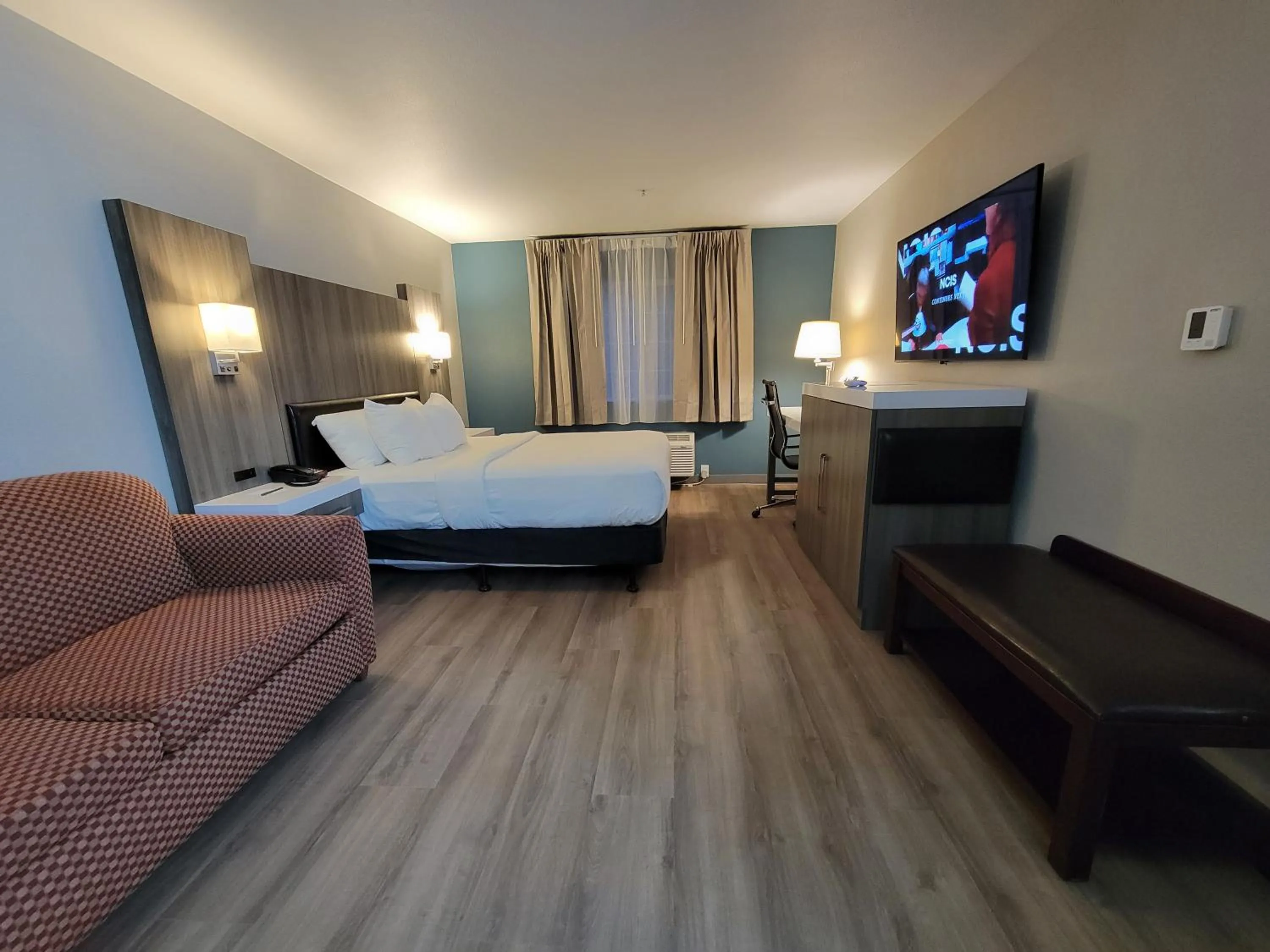 Photo of the whole room, Bed in Quality Inn Port Orchard