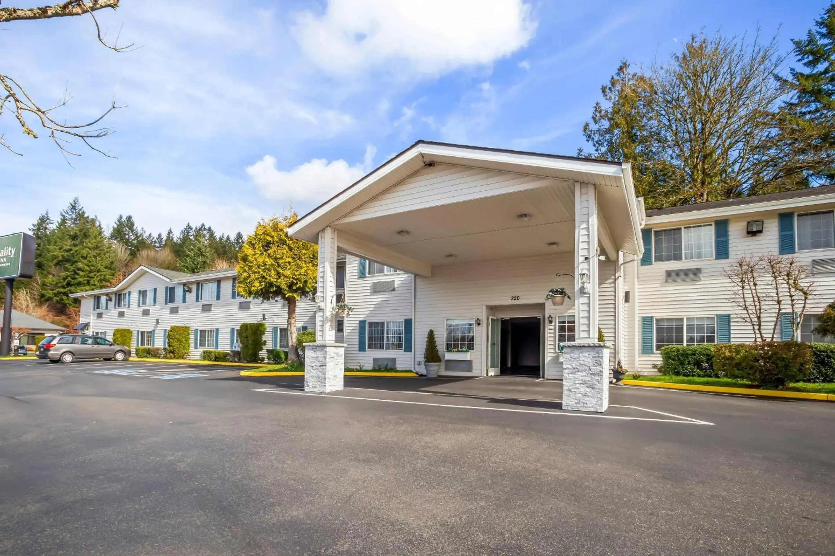 Property building in Quality Inn Port Orchard Property building in Quality Inn Port Orchard