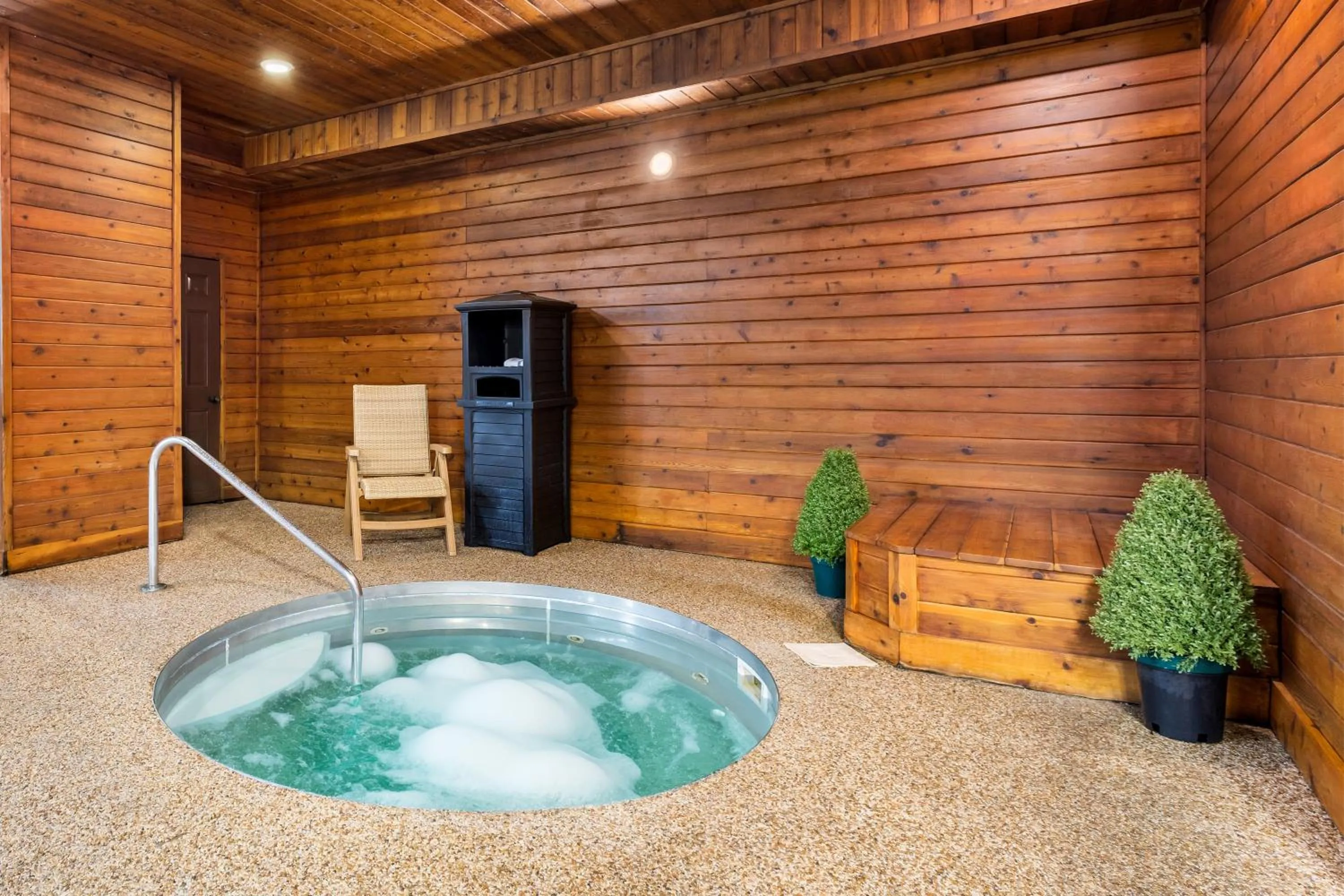 Hot Tub in Best Western Lee's Motor Inn