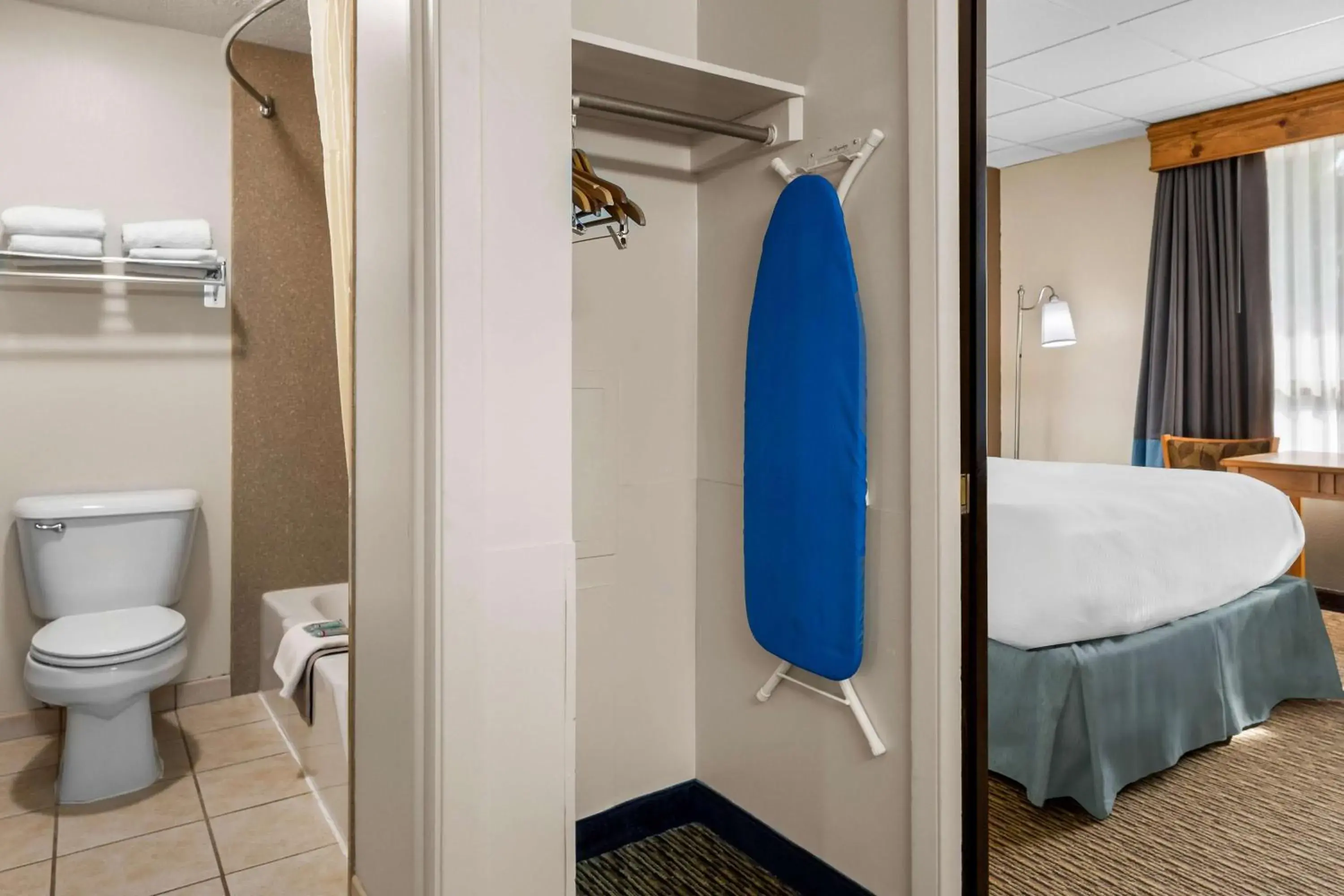 Photo of the whole room in Best Western Lee's Motor Inn Photo of the whole room in Best Western Lee's Motor Inn