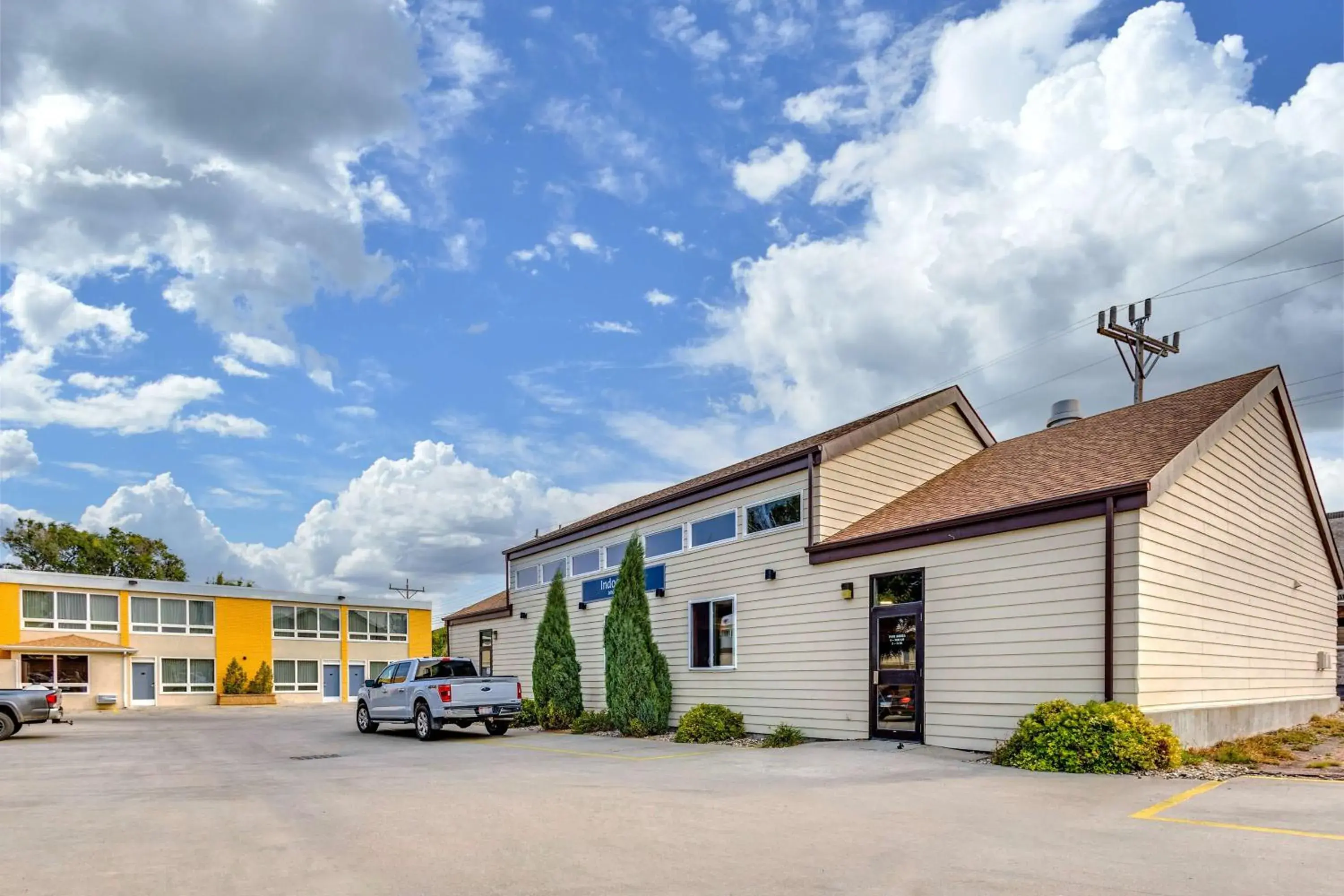 Property building in Best Western Lee's Motor Inn Property building in Best Western Lee's Motor Inn