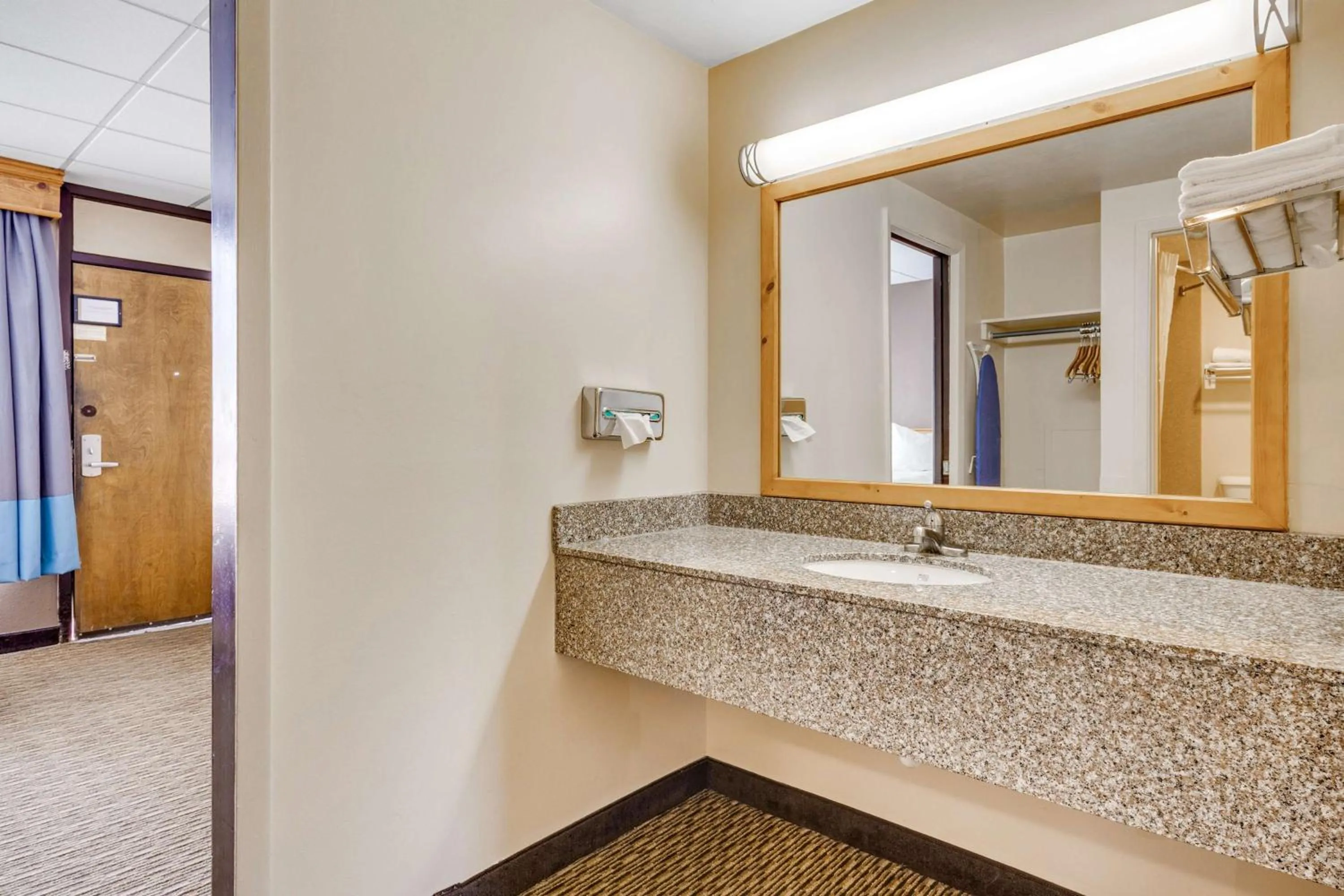 Bathroom in Best Western Lee's Motor Inn