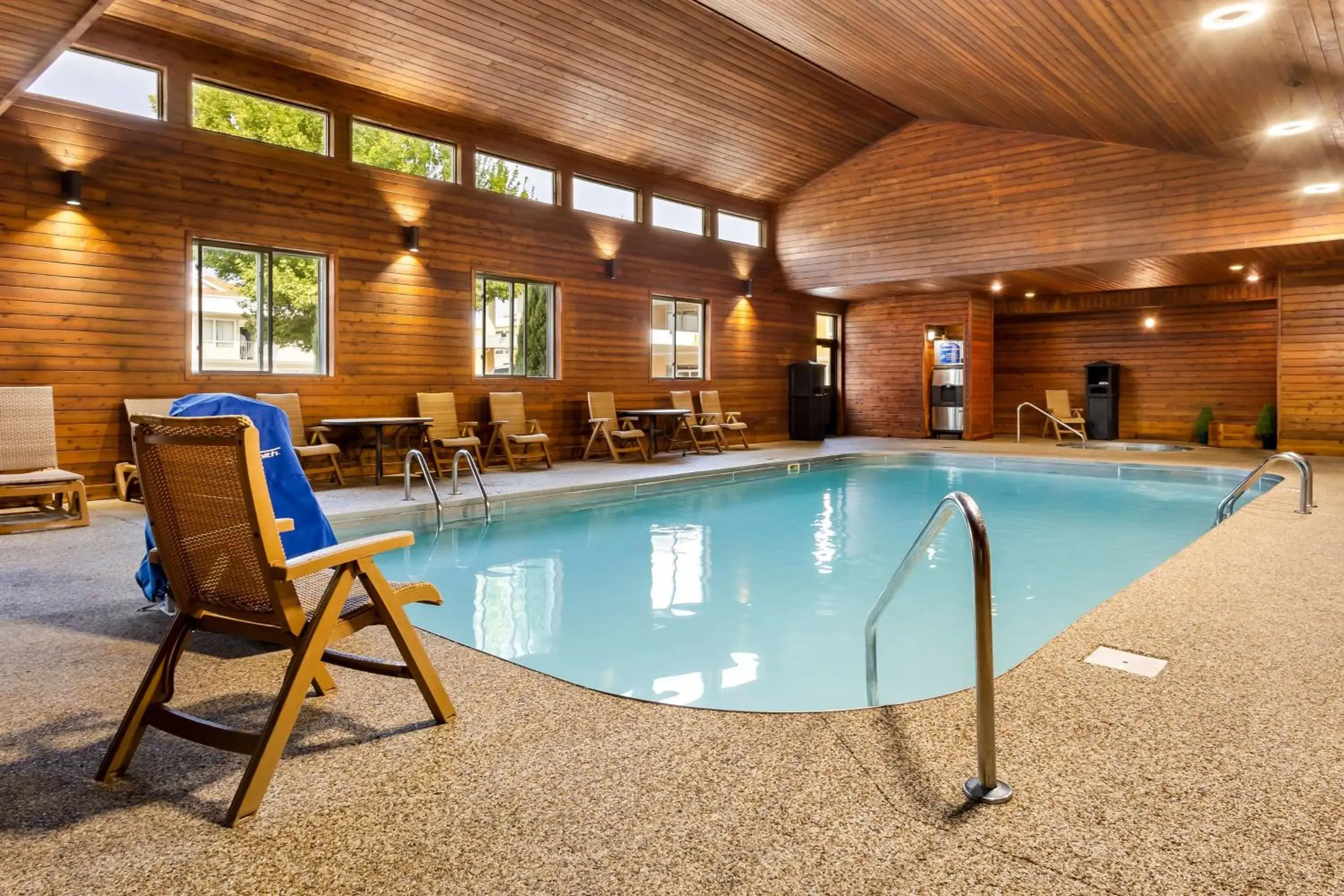 Pool view in Best Western Lee's Motor Inn Pool view in Best Western Lee's Motor Inn