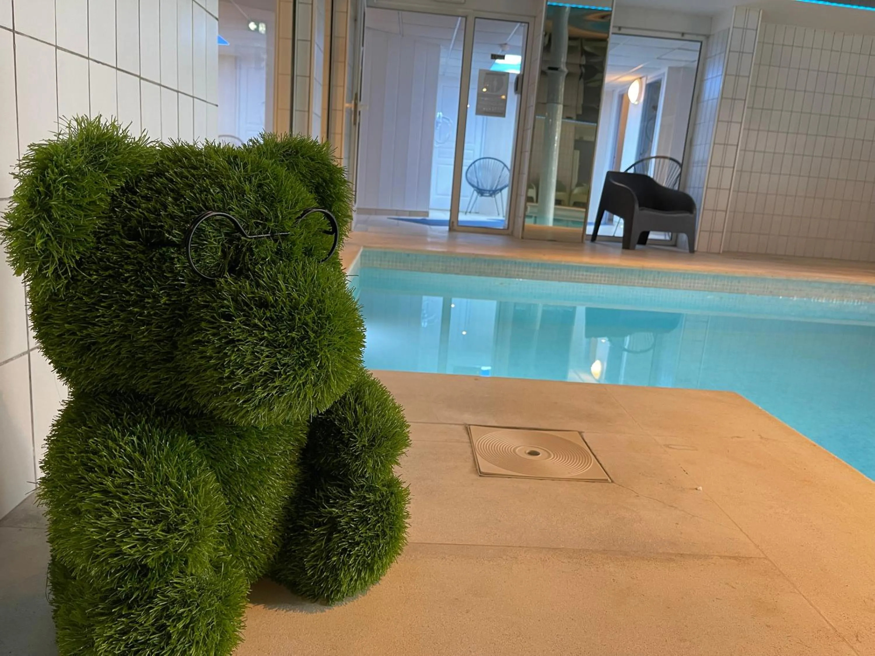 Pool view in The Originals Boutique, Hôtel du Pont Roupt, Mende