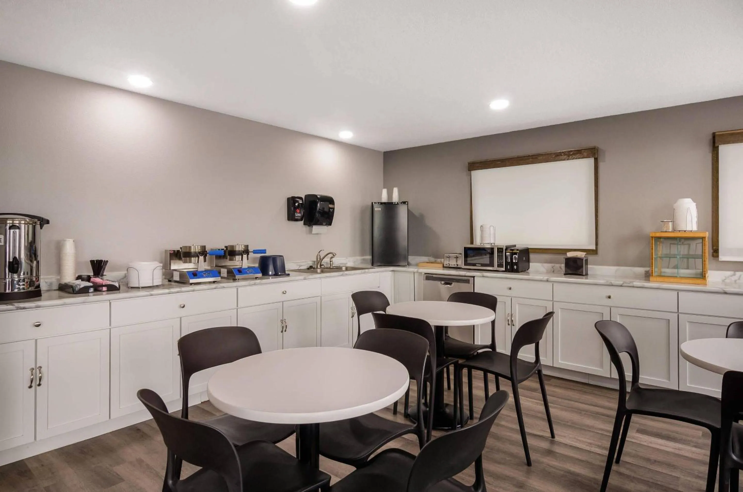 Breakfast in Econo Lodge Scottsbluff