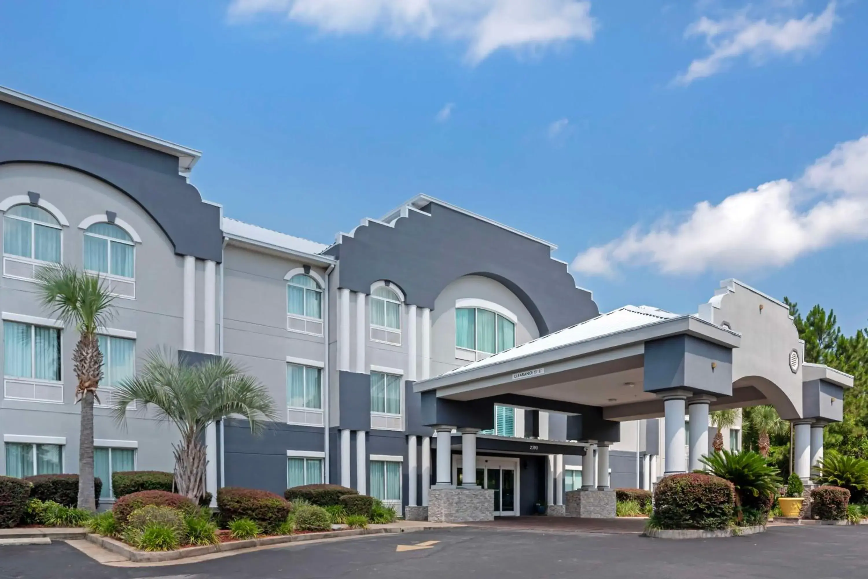 Property building in Best Western Plus Blue Angel Inn Property building in Best Western Plus Blue Angel Inn