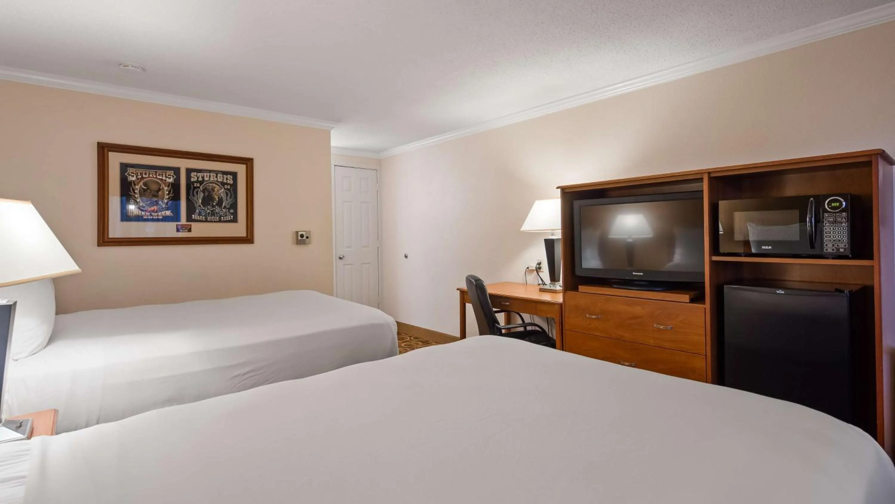 Photo of the whole room in Sturgis Lodge and Suites