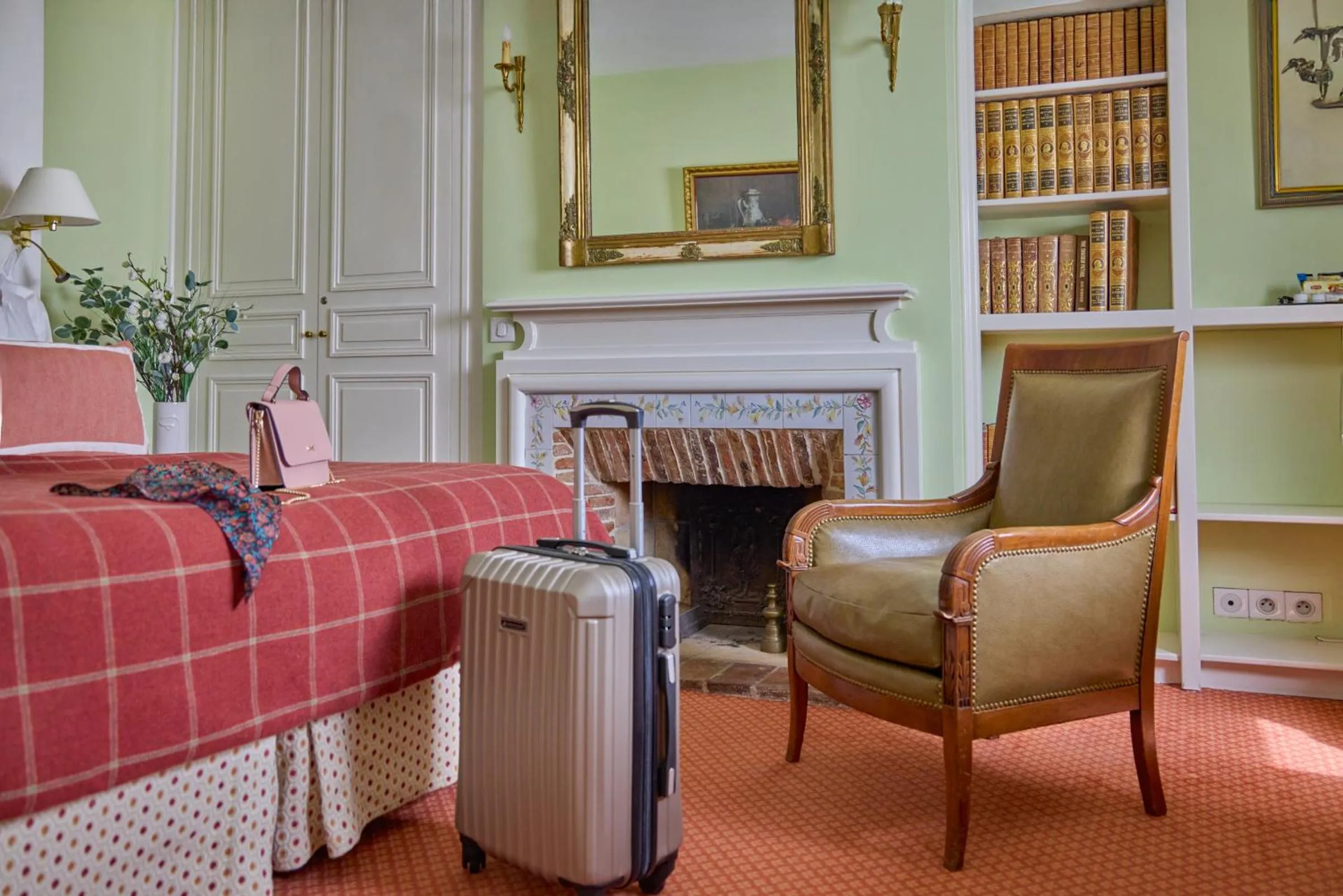 Photo of the whole room in Relais Du Louvre