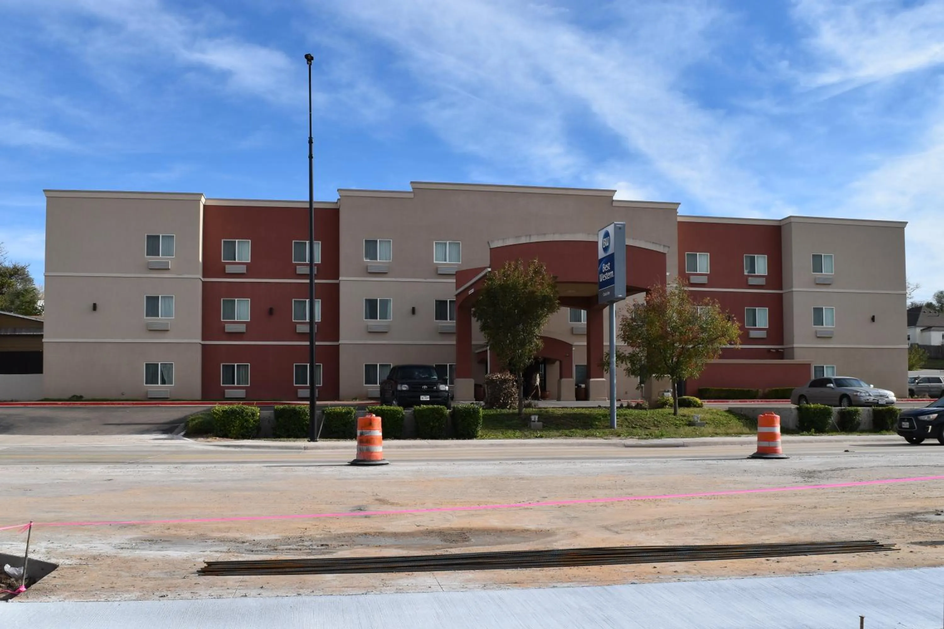 Property building in Best Western Oasis Inn