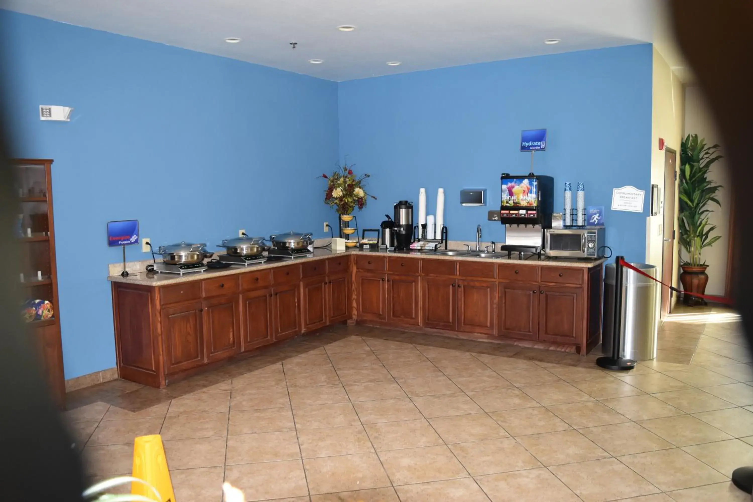 Breakfast in Best Western Oasis Inn Breakfast in Best Western Oasis Inn